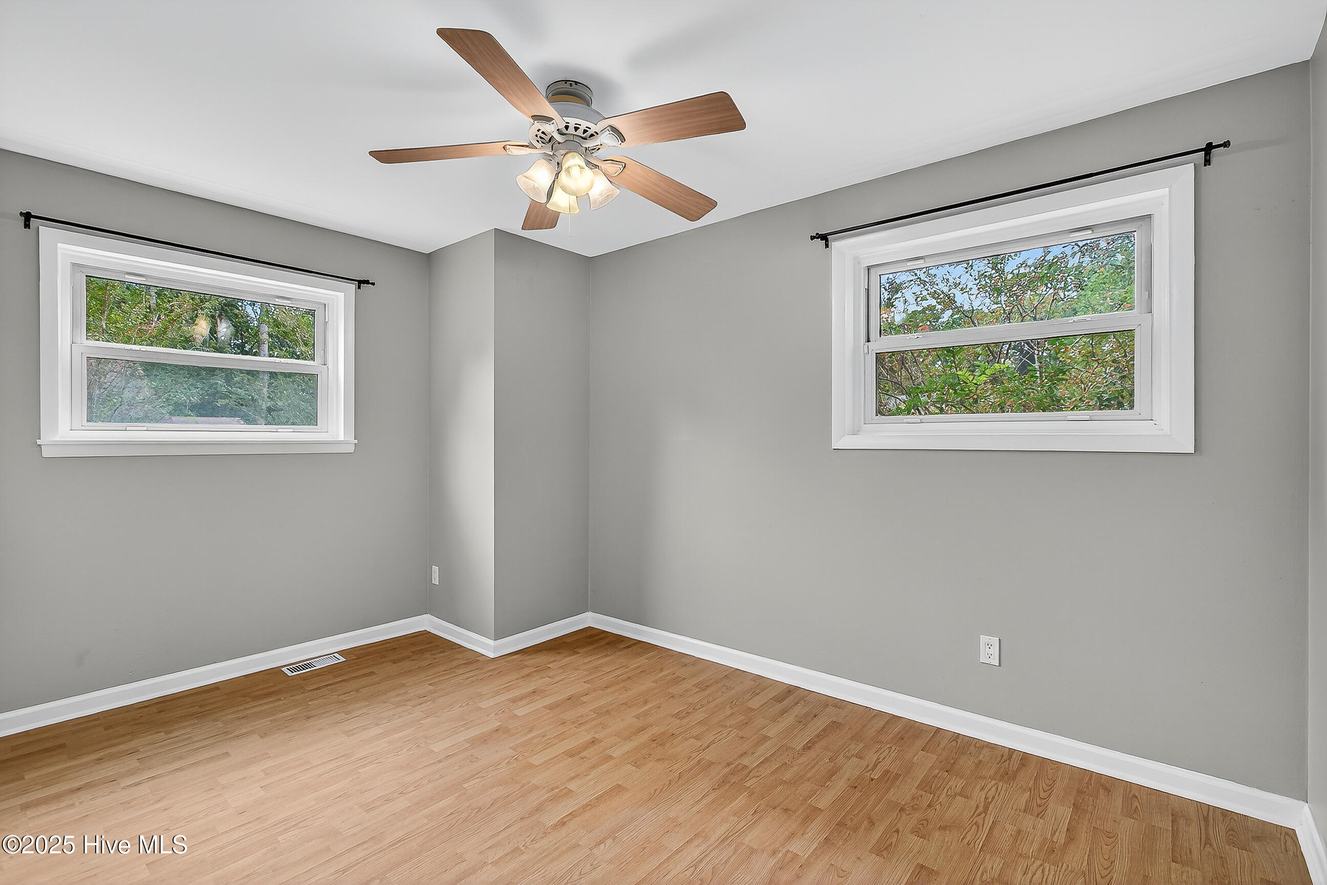 100531663 | Photo 25