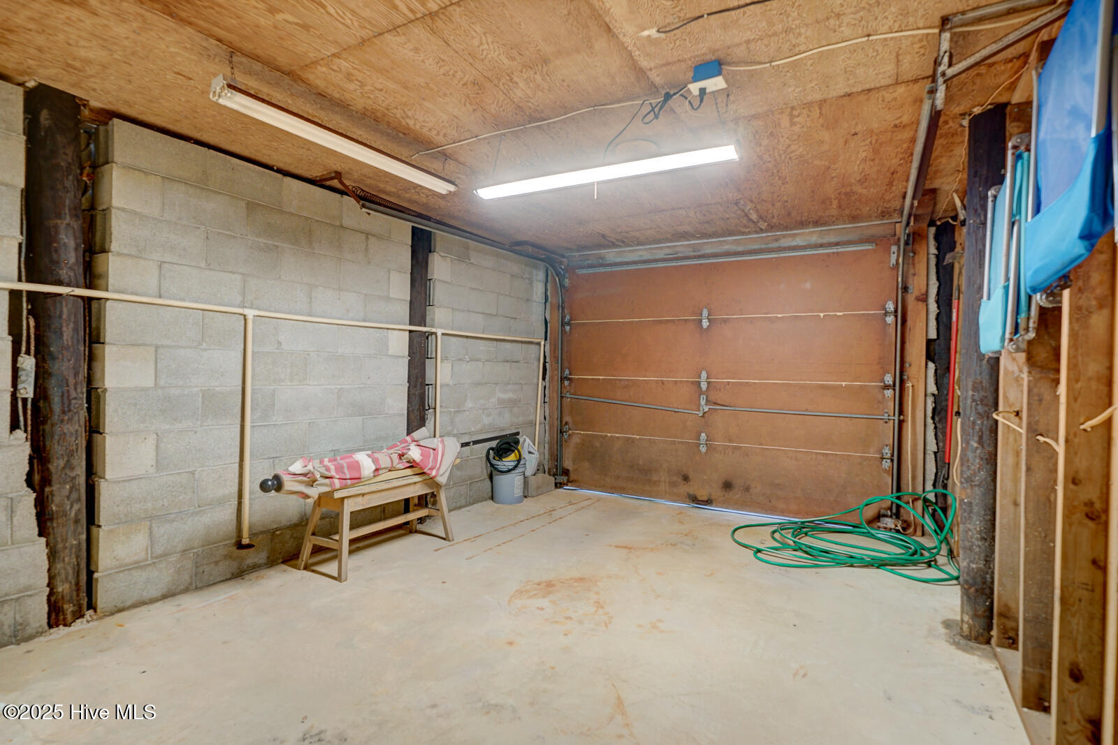 100519598 | Photo 44