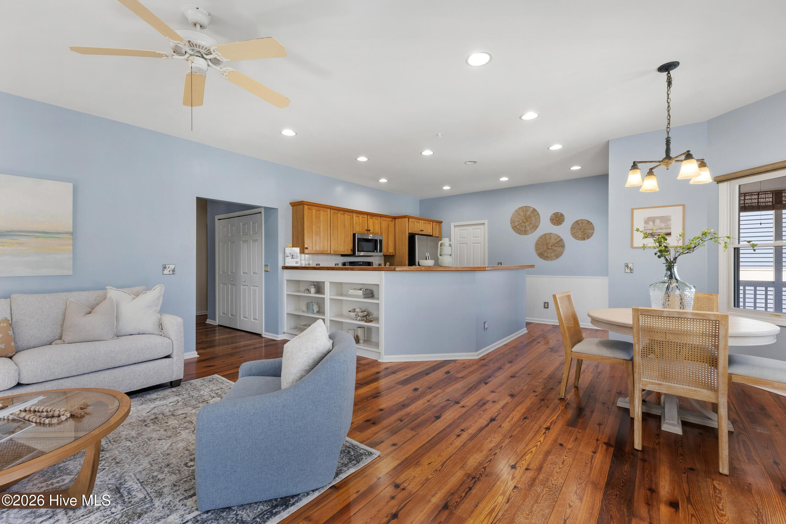 100535794 | Photo 19