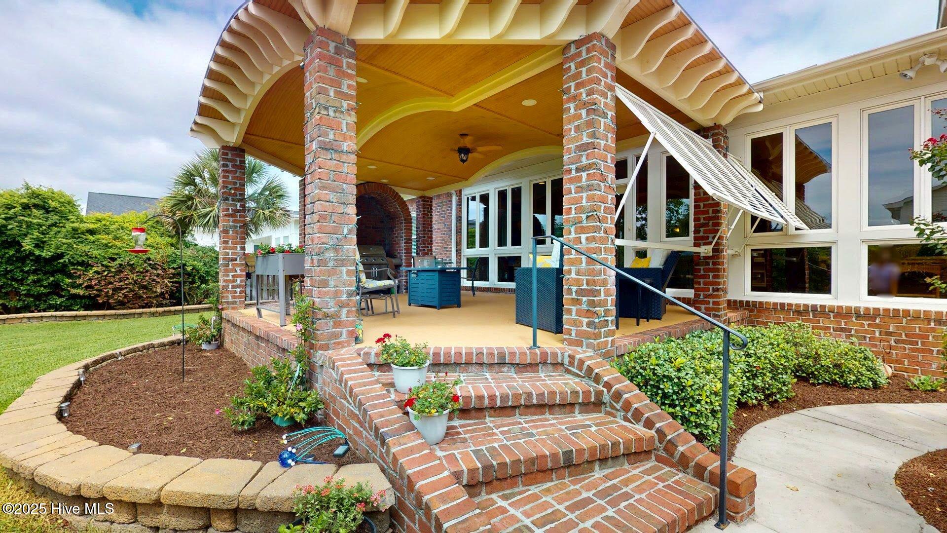 100528011 | Photo 27