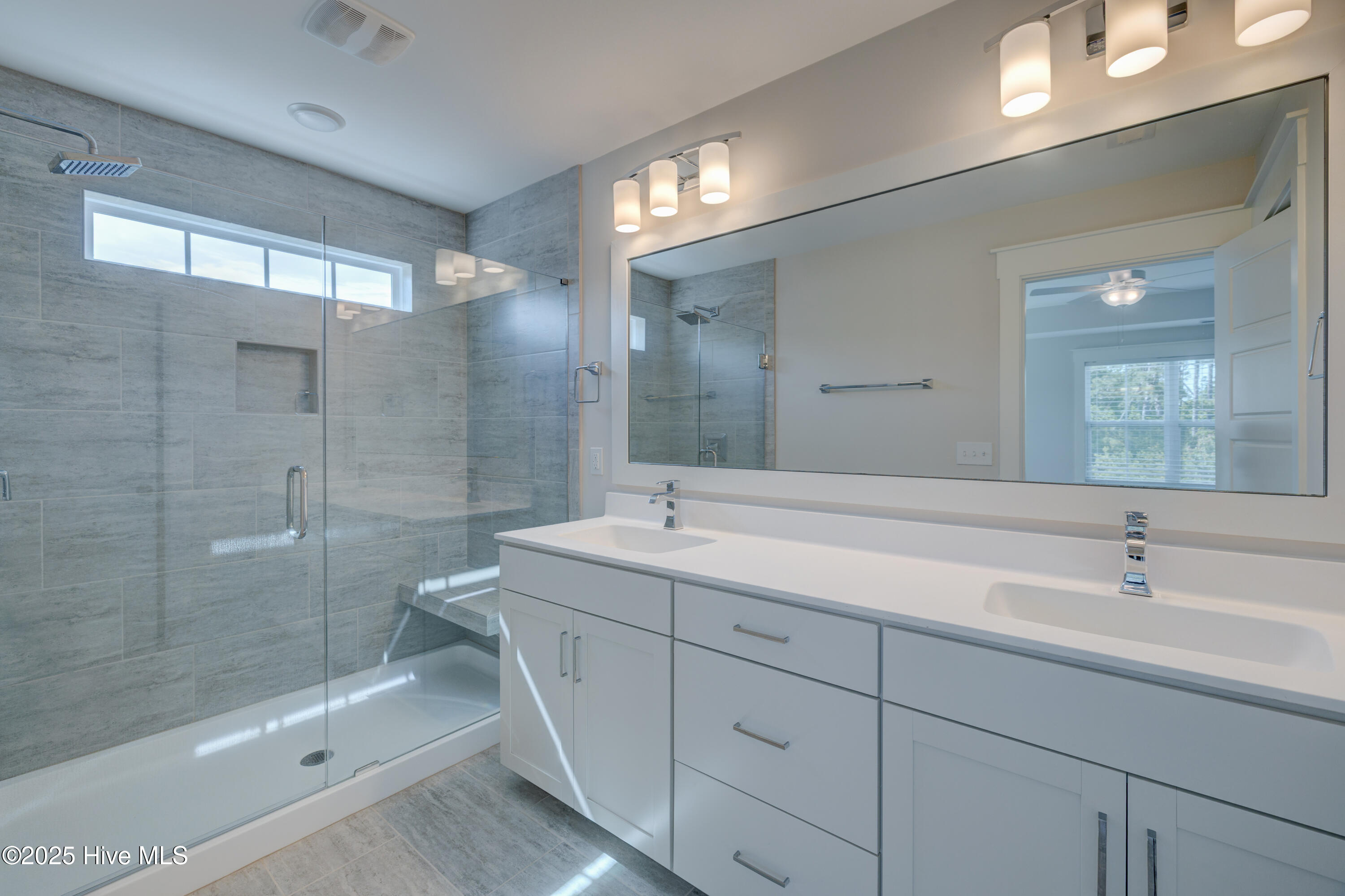 100553417 | Photo 50