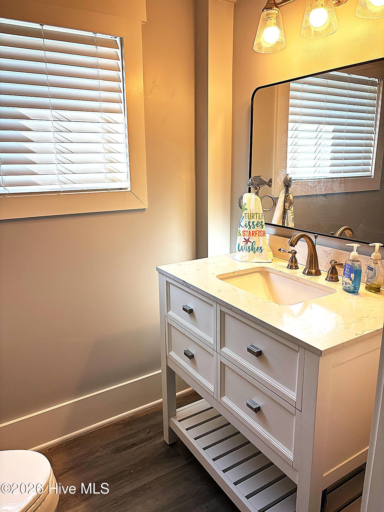 100562784 | Photo 15