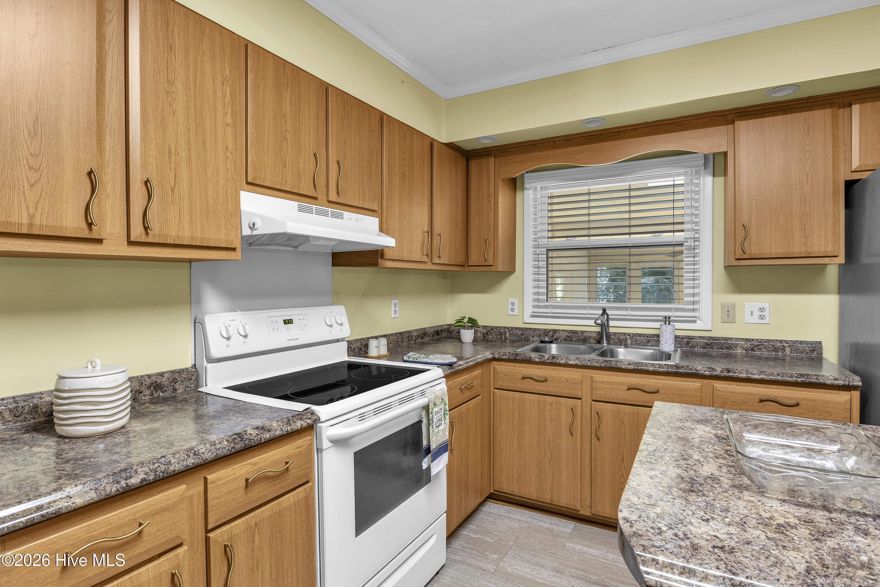 100555841 | Photo 22