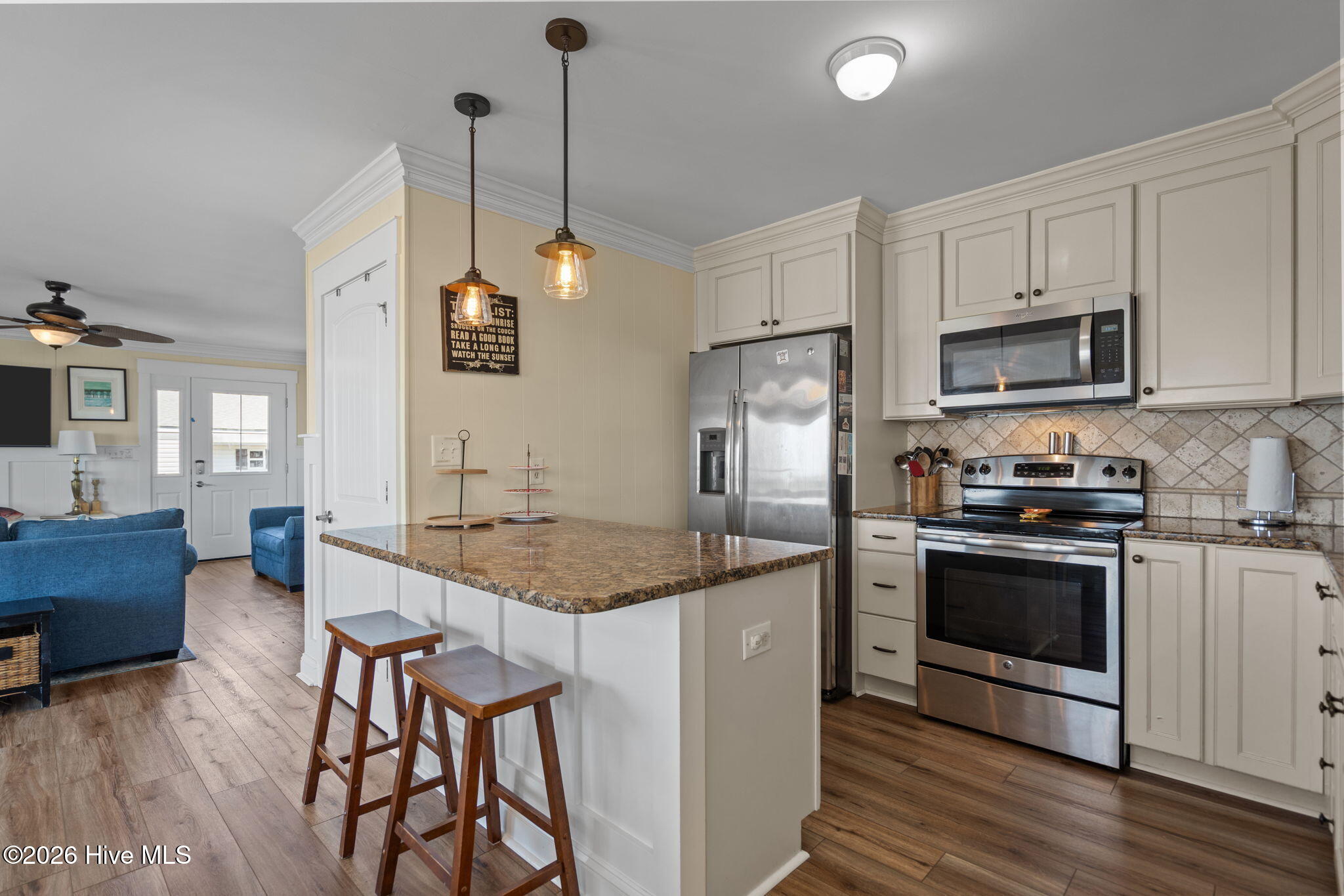 100568045 | Photo 14