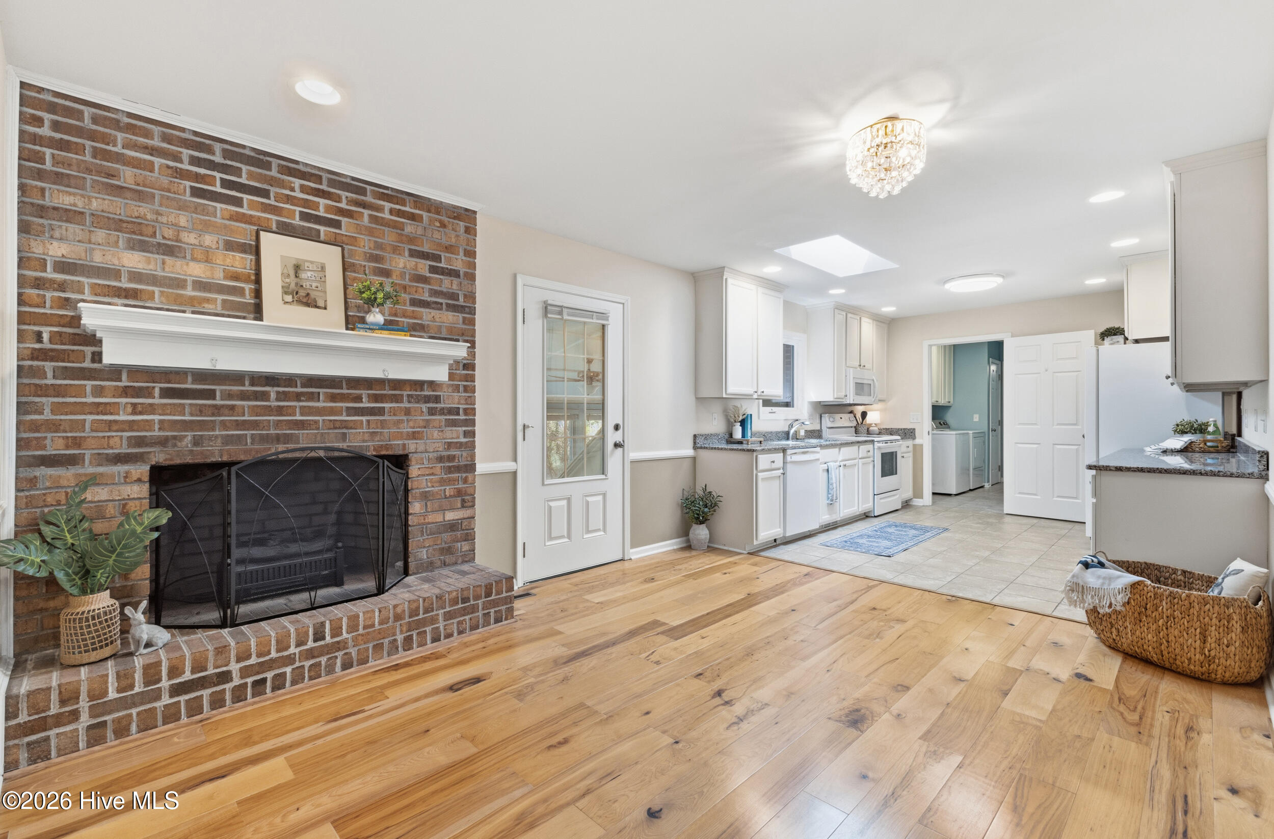 100565725 | Photo 16