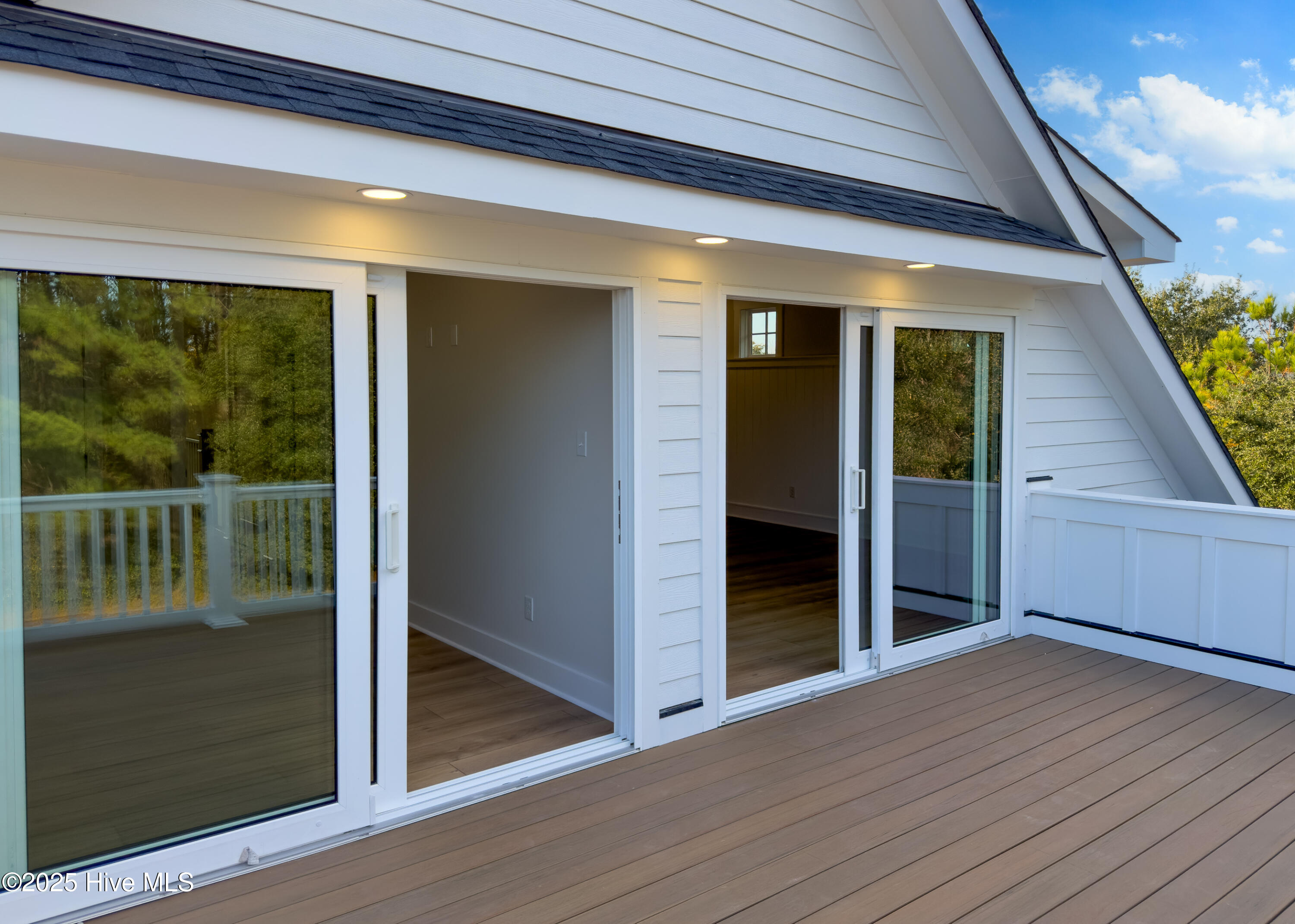 100525288 | Photo 56