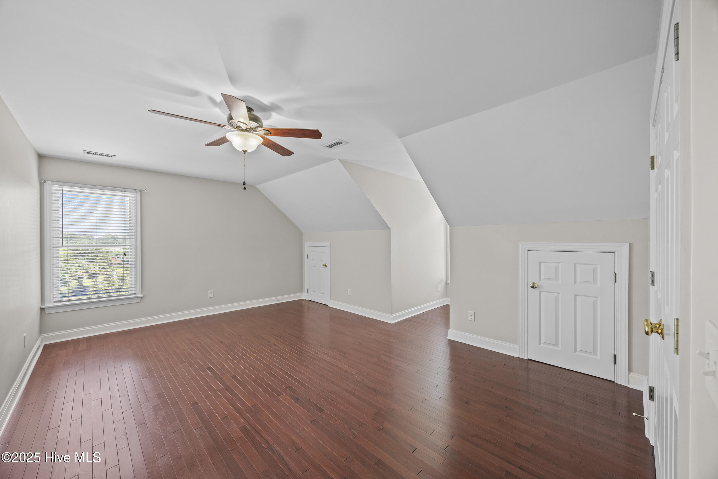 100519629 | Photo 44