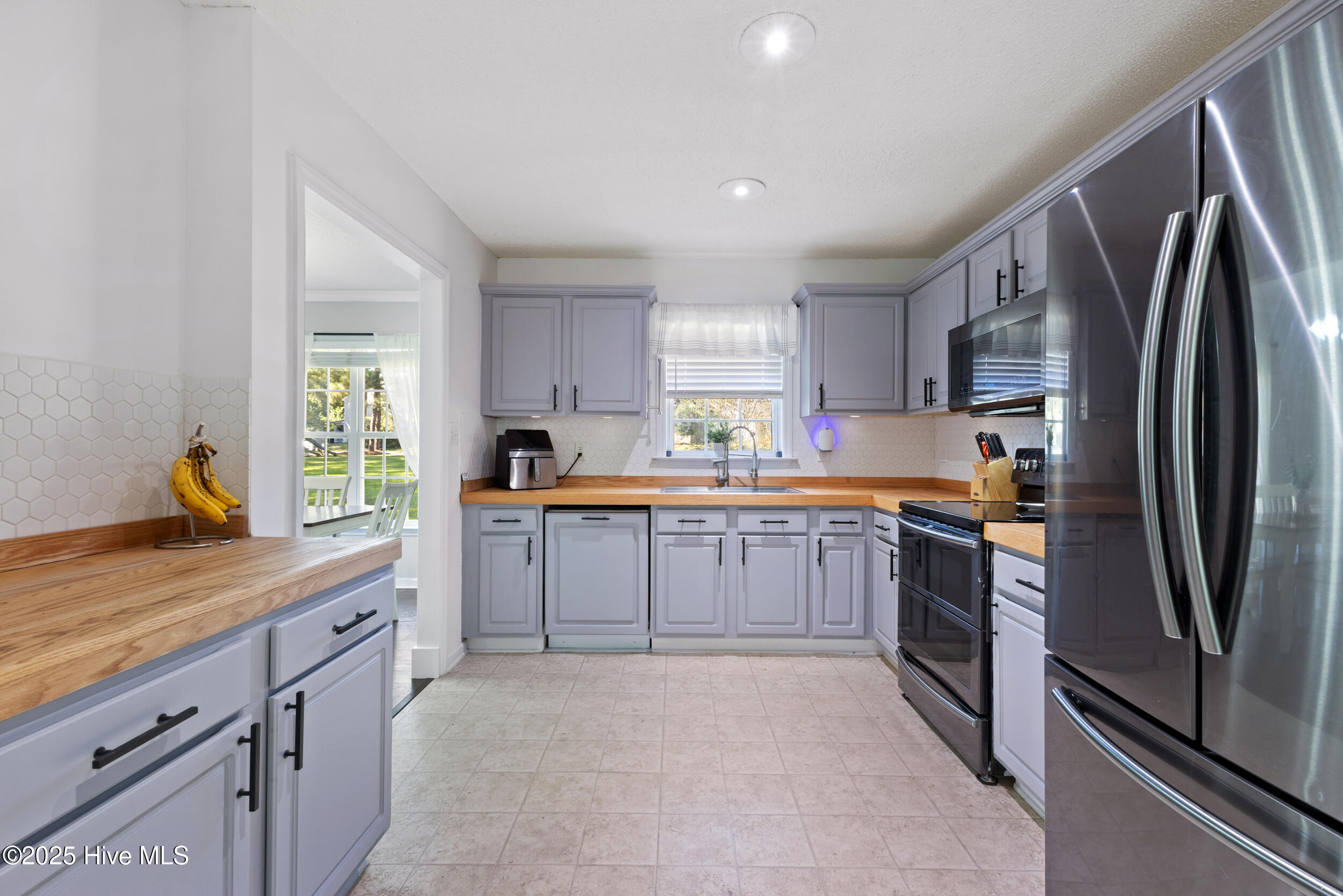 102 Lunington Mill Circle, Burgaw, NC 28425 – photo 7: Kitchen