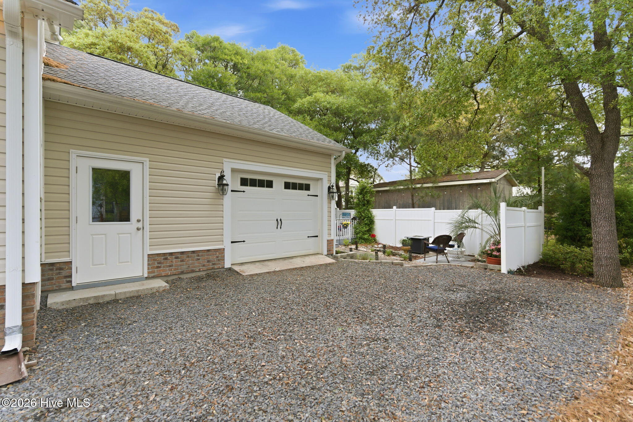 100570095 | Photo 35