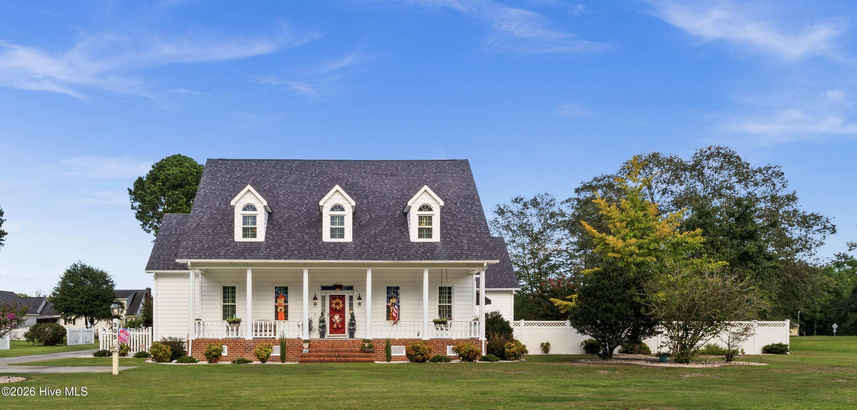 Photo 1 of Single family home for sale at 305 Fox Ridge Rd, Warsaw, NC 28398 | MLS# 100604070 | Listing updated on 2026-10-09