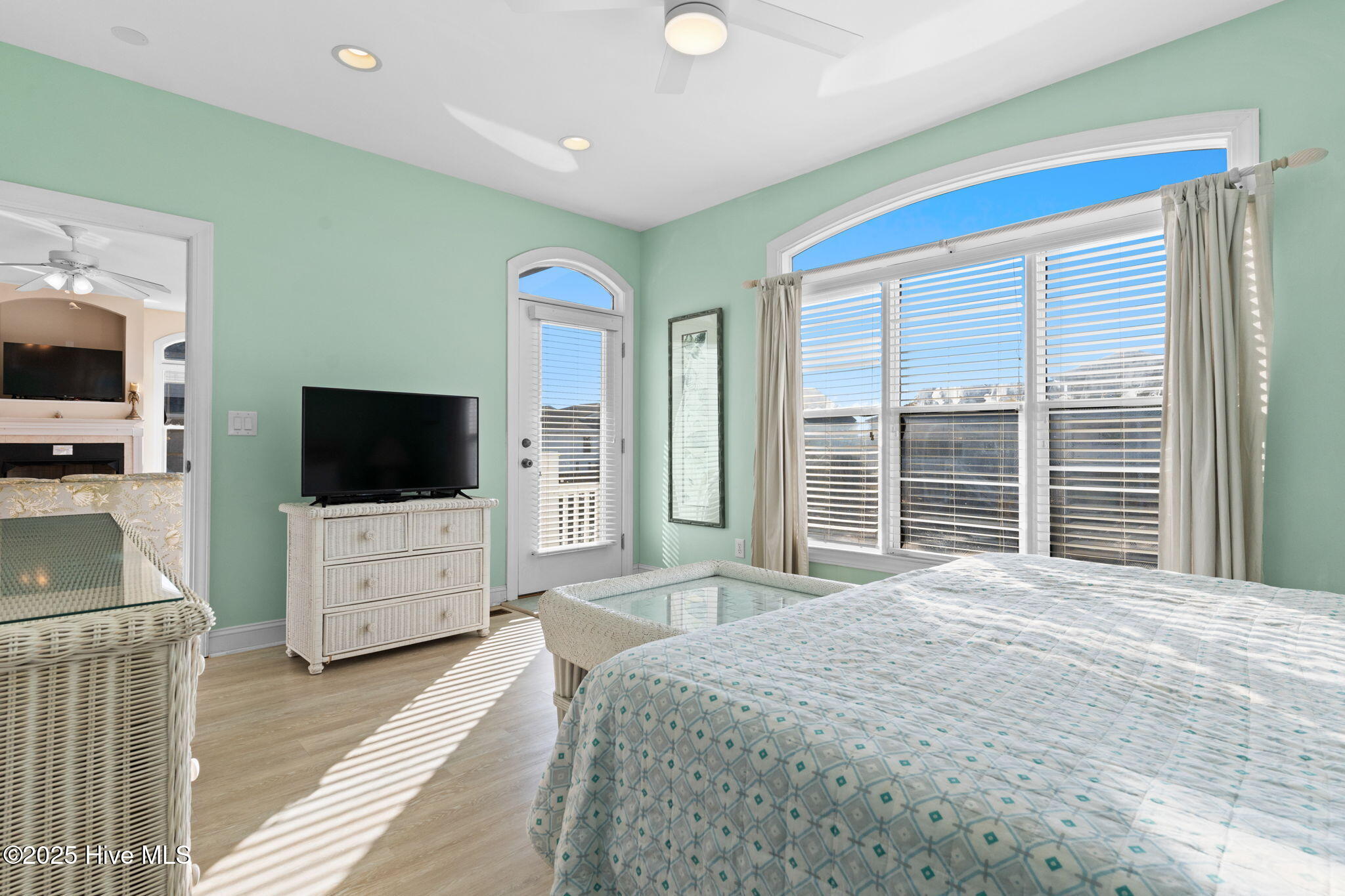 100541460 | Photo 31