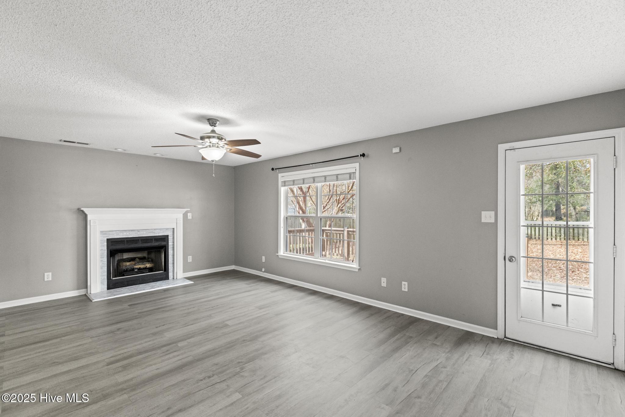 100545087 | Photo 14