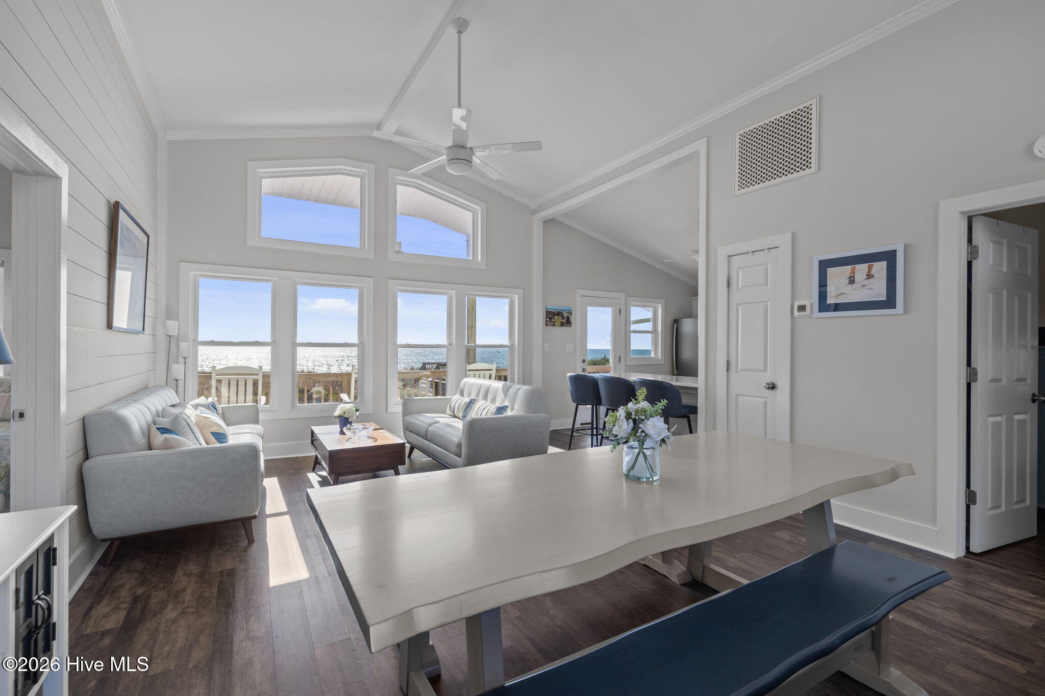 100552483 | Photo 22