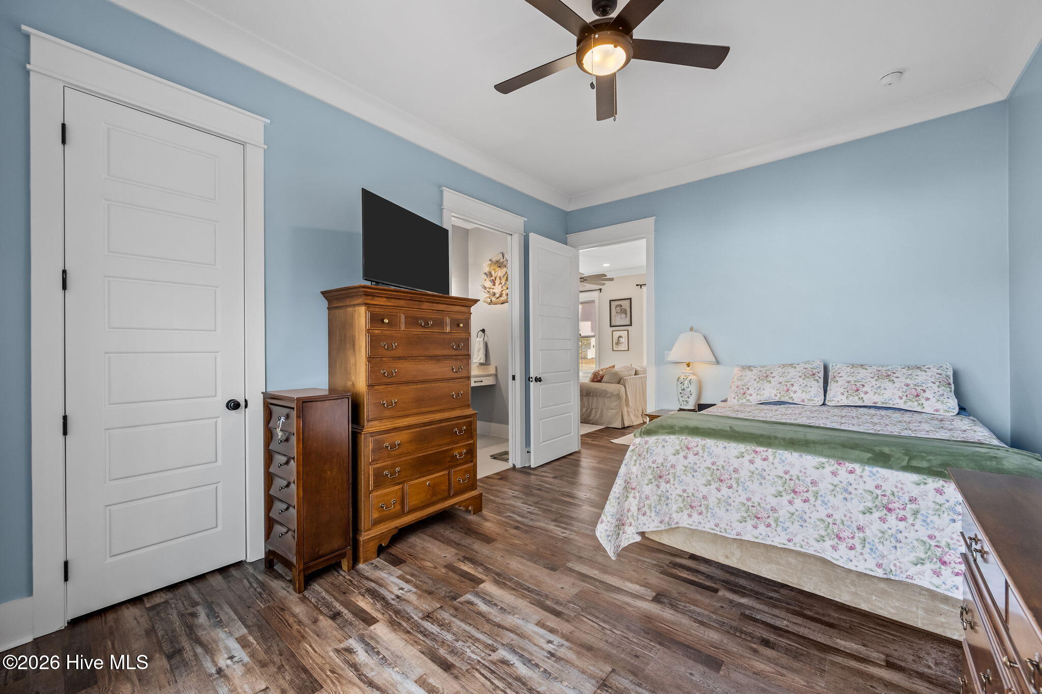 100555870 | Photo 47