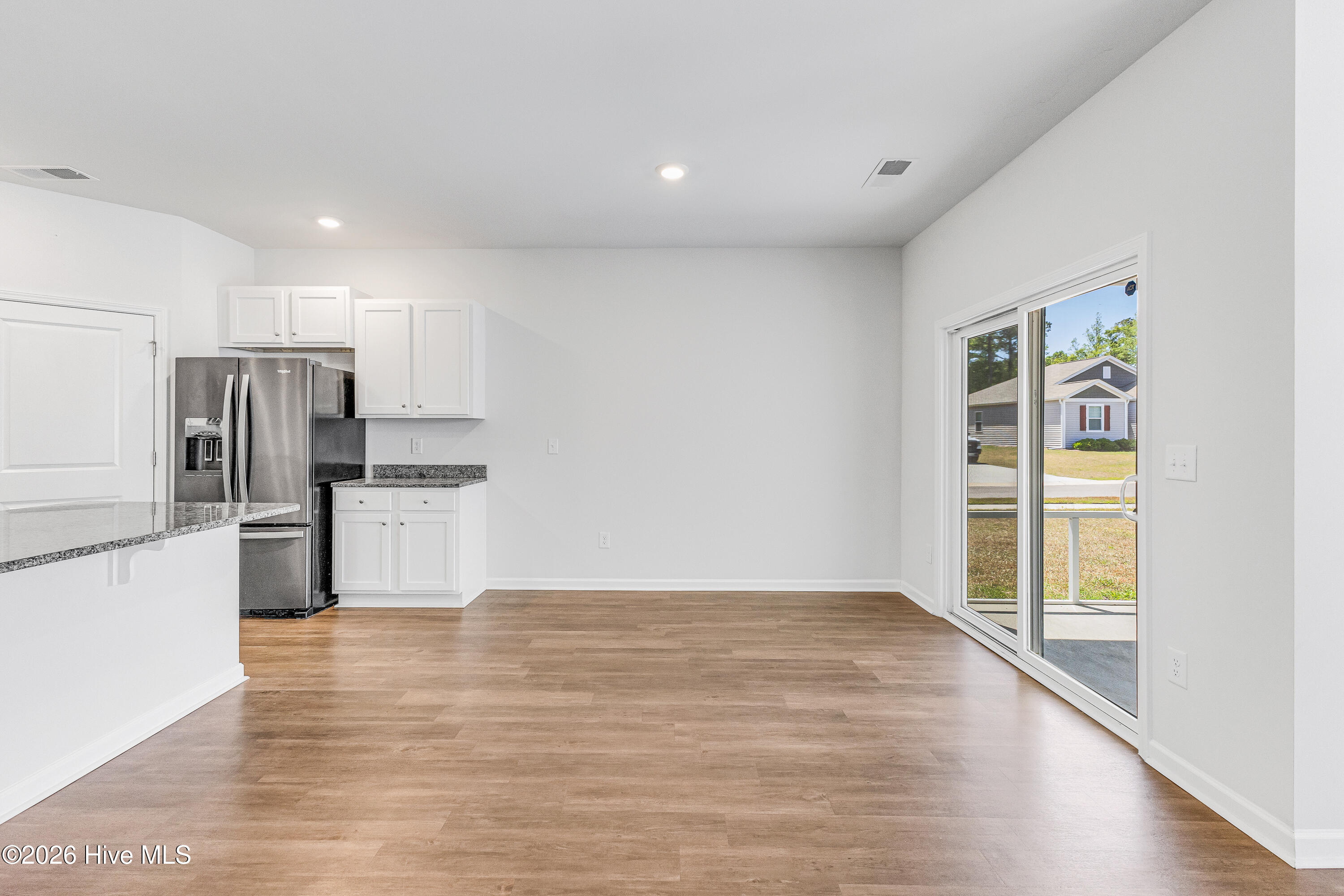 100521011 | Photo 13