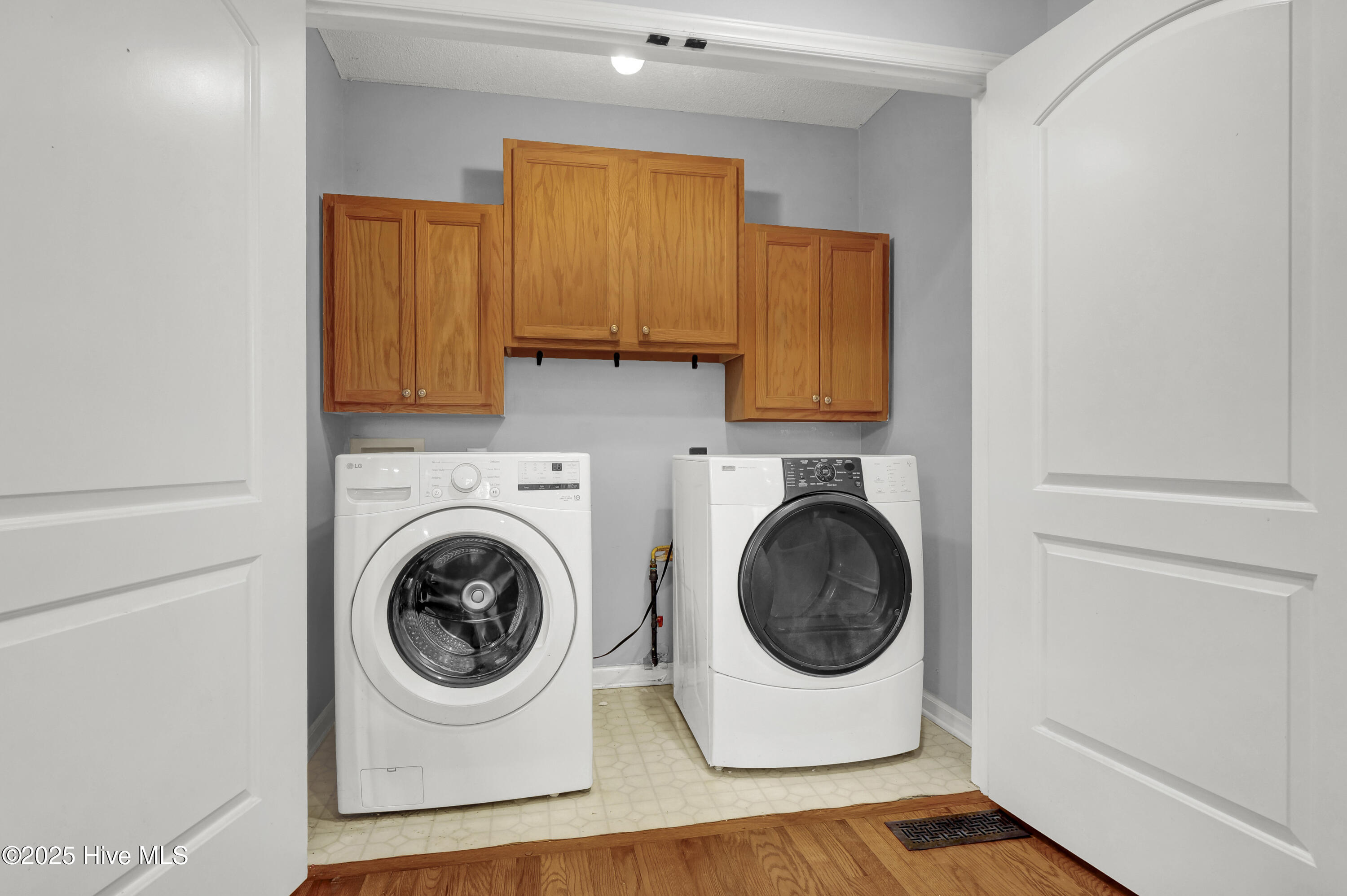 100546106 | Photo 11