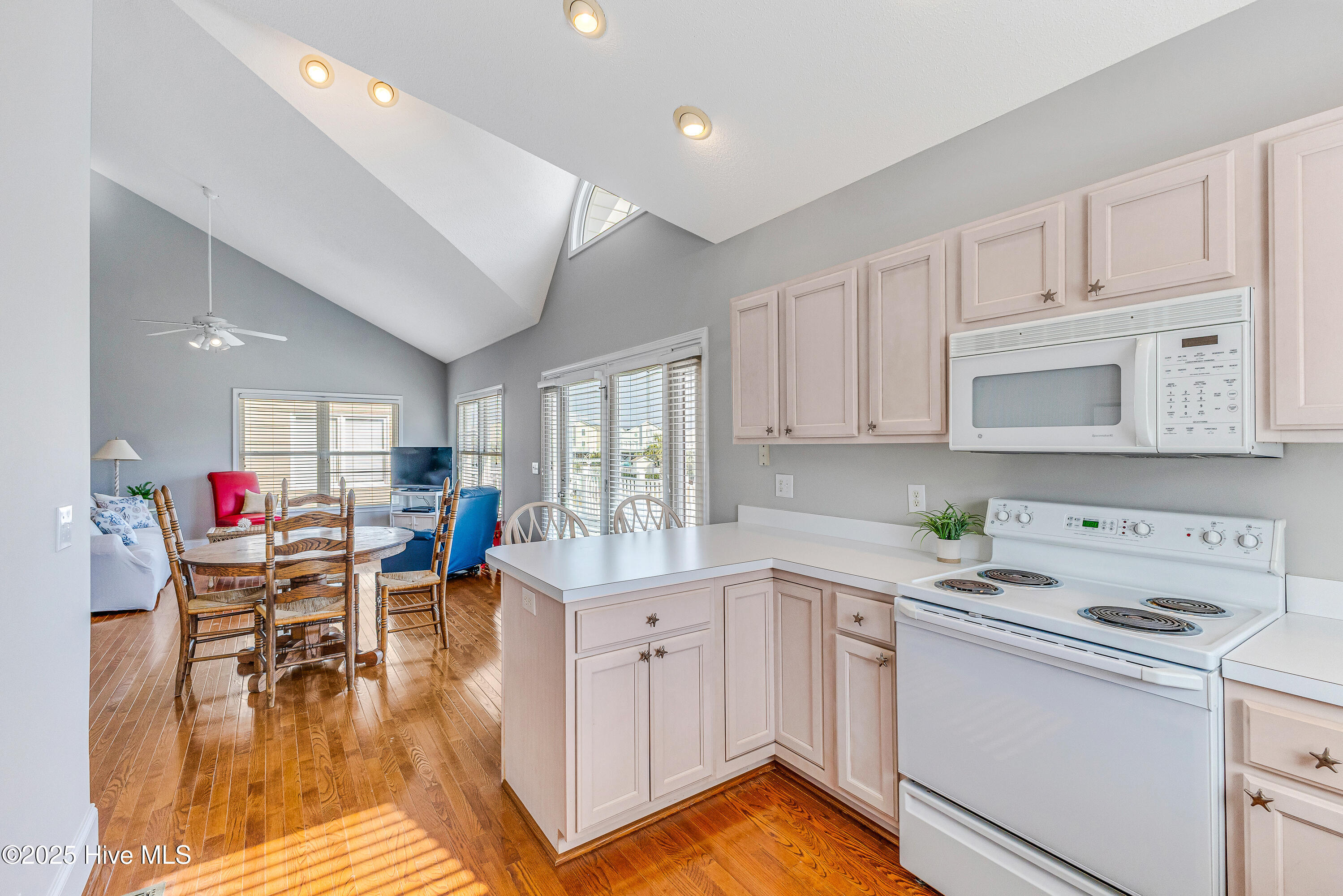 100522444 | Photo 22