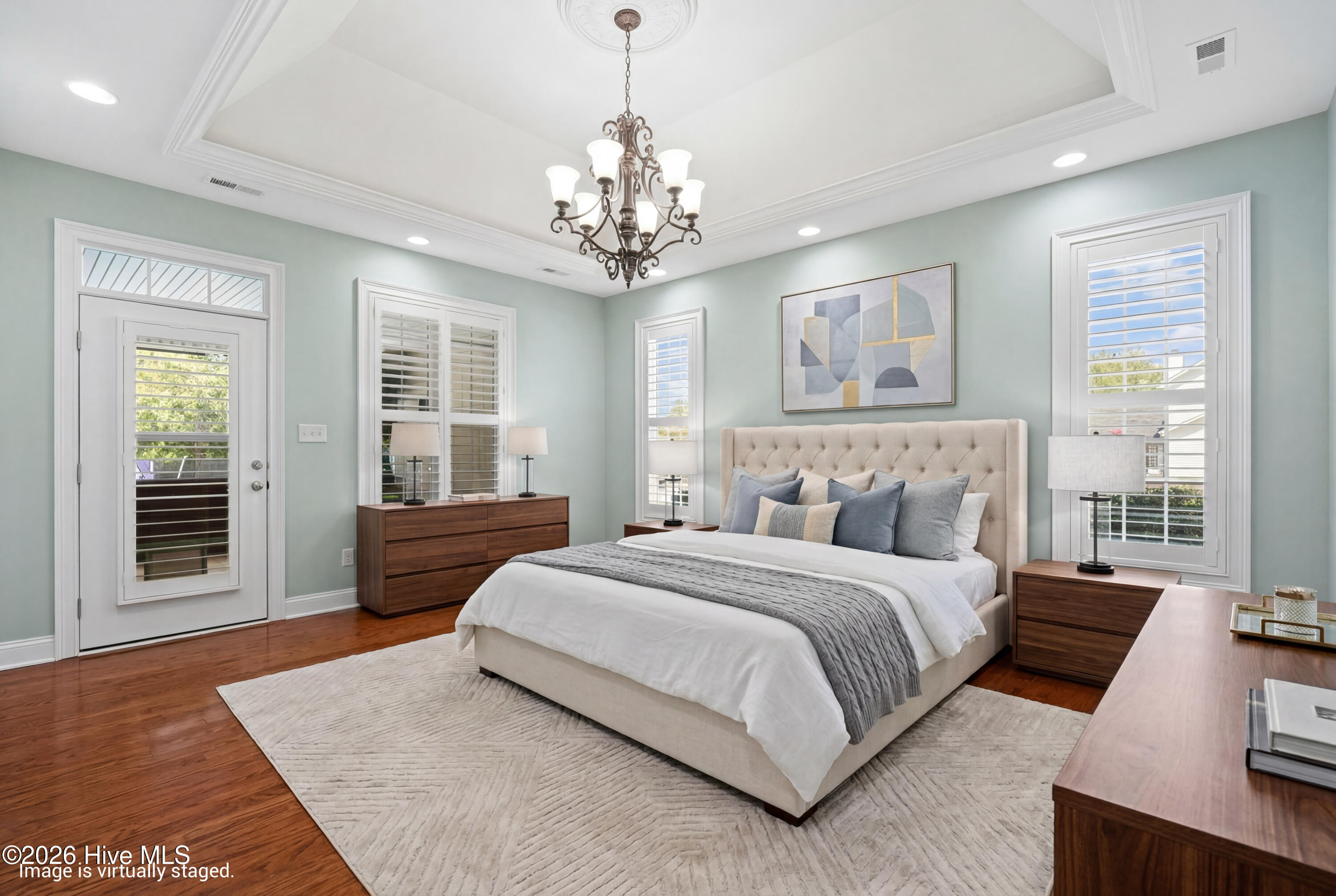 100565289 | Photo 31