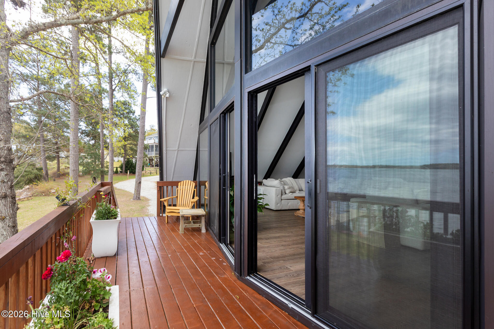 100565718 | Photo 32