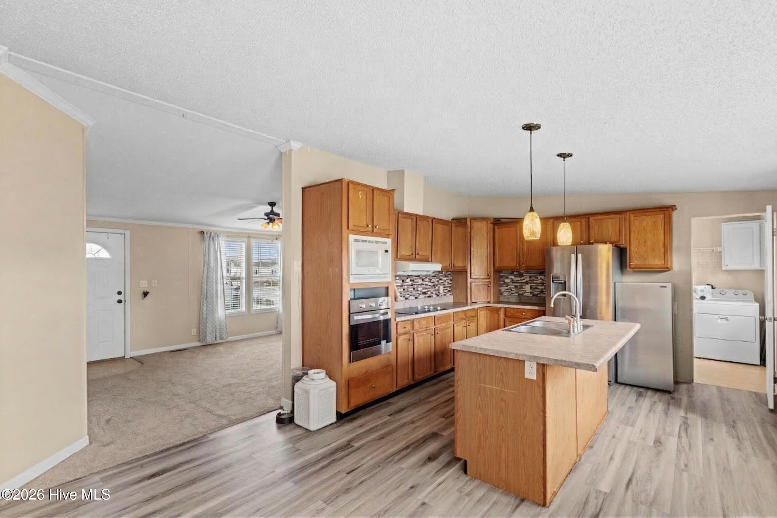 100561746 | Photo 13