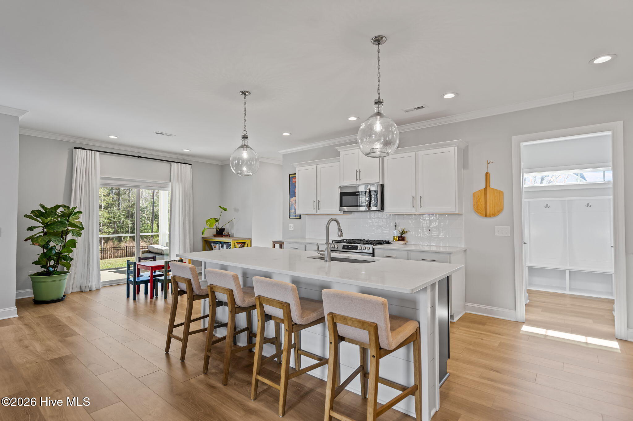 100562064 | Photo 22