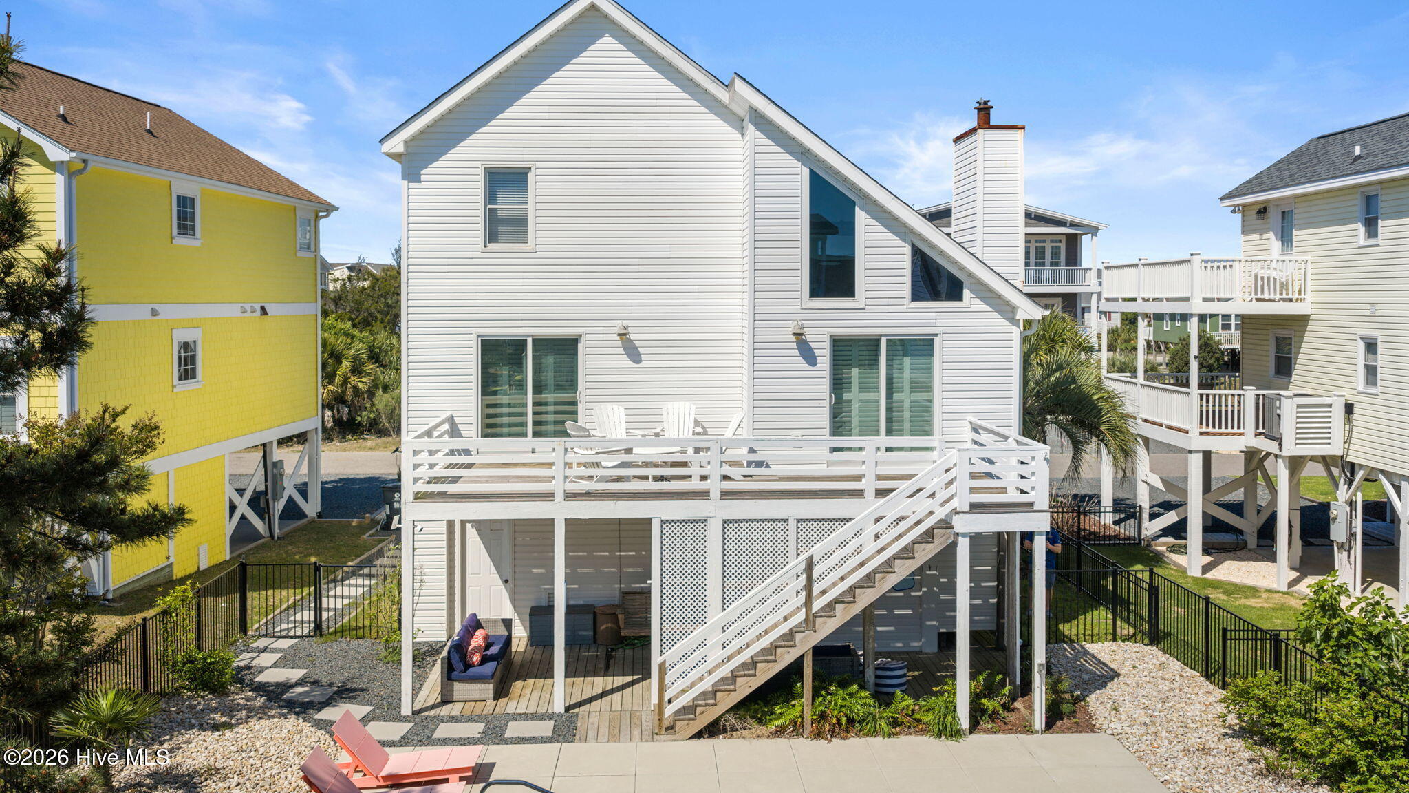 100568335 | Photo 25