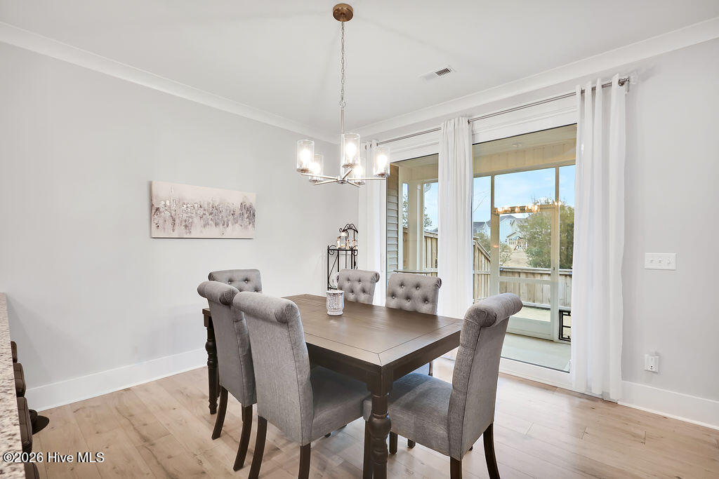 100549717 | Photo 11