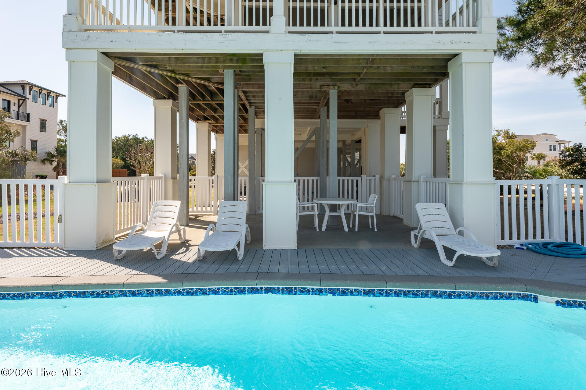 100562037 | Photo 66