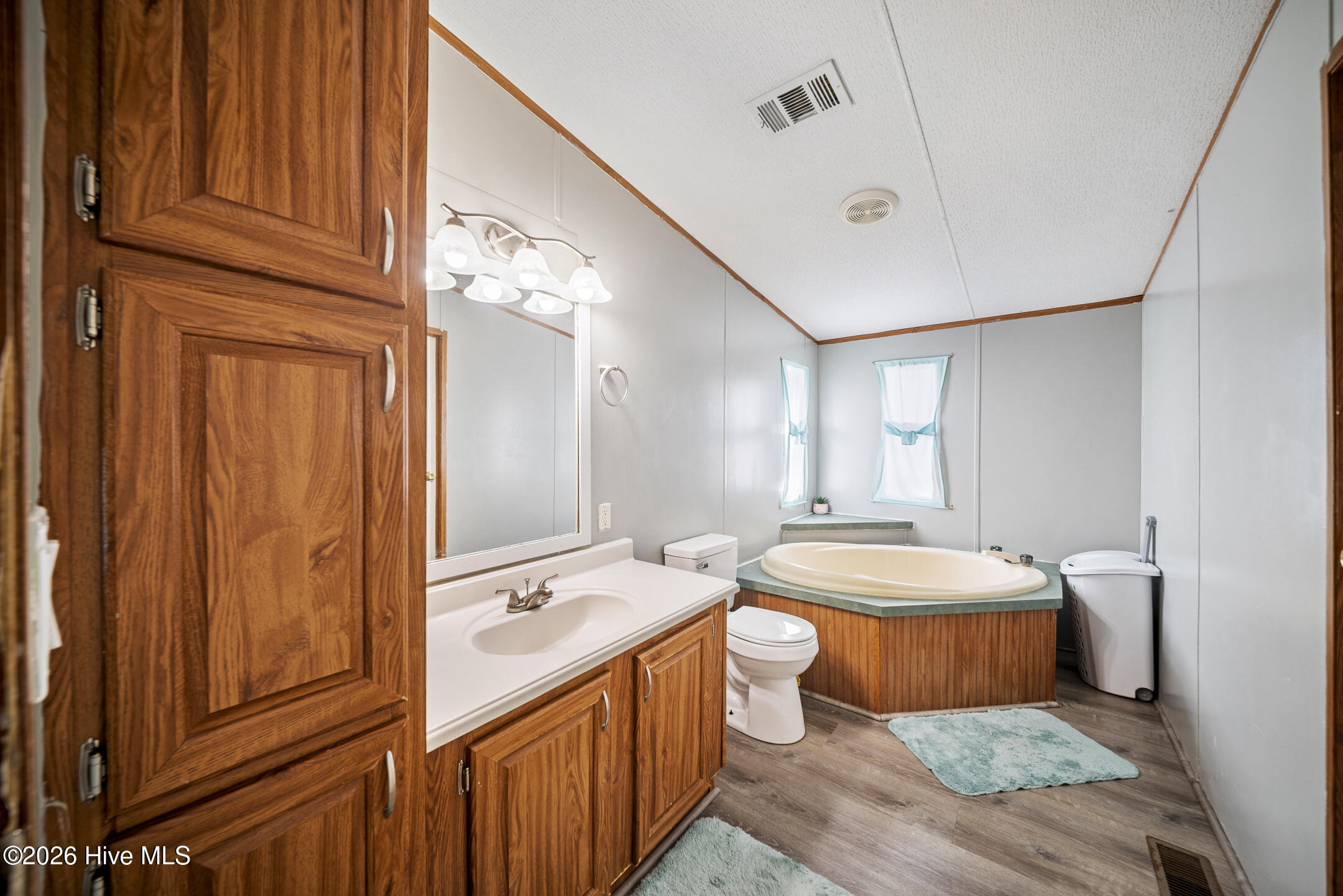 100561716 | Photo 20