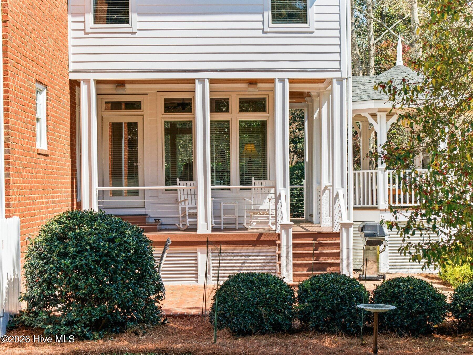 100562414 | Photo 63