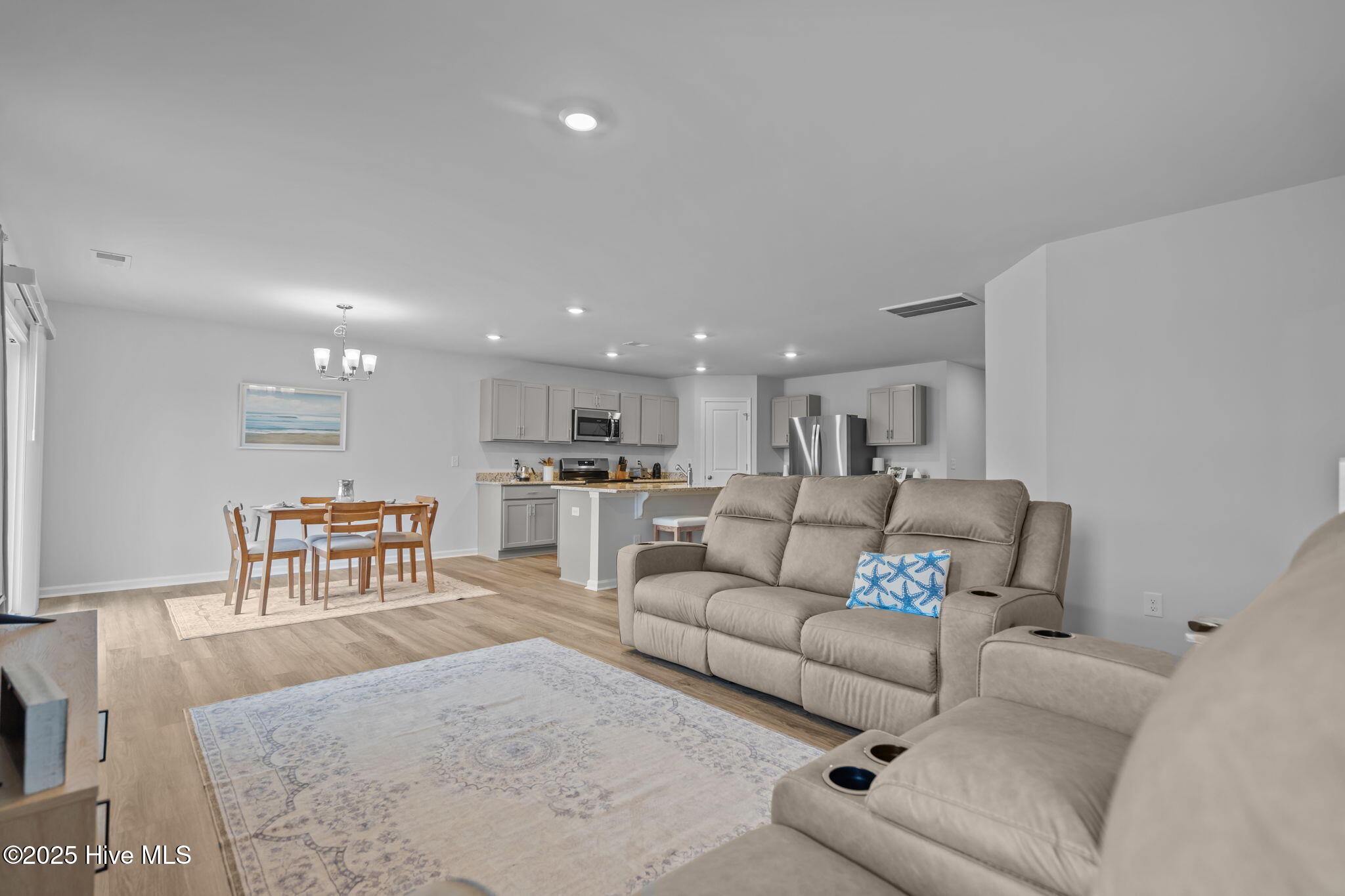 100532150 | Photo 34