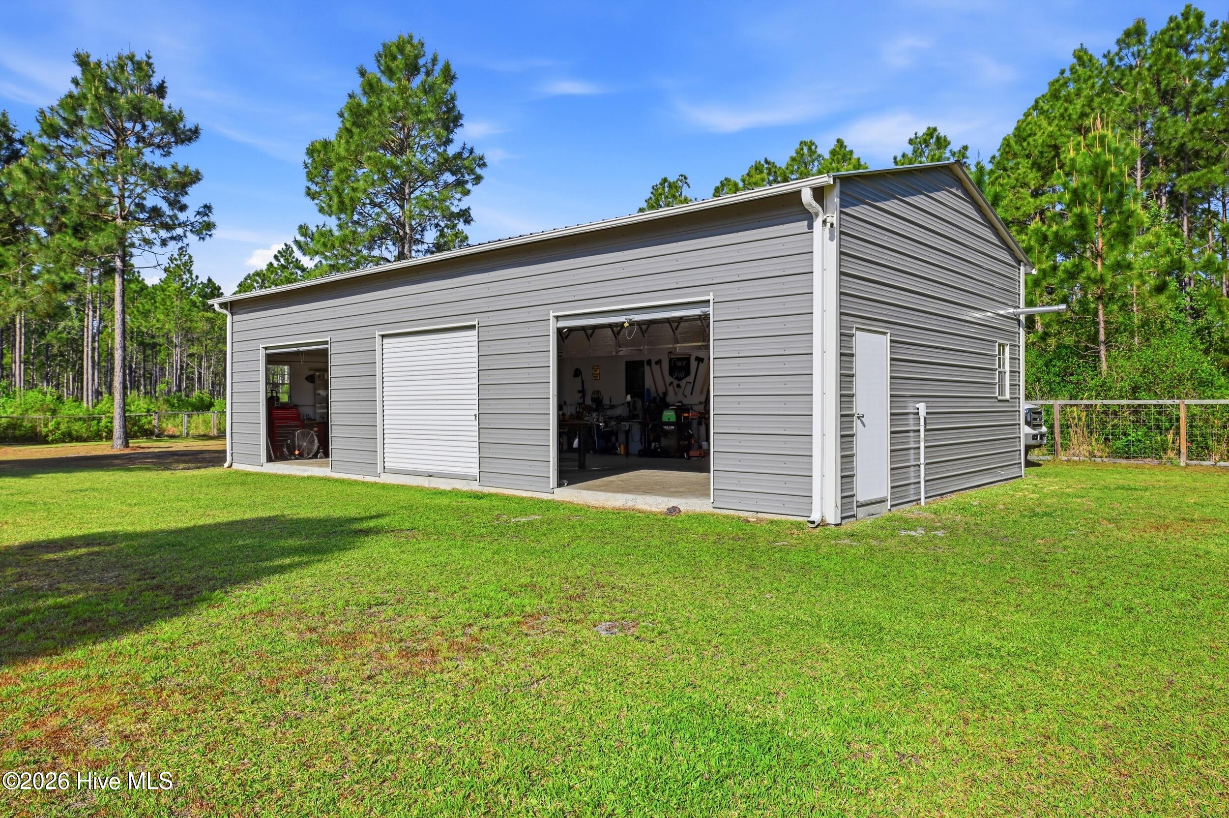 100569719 | Photo 35