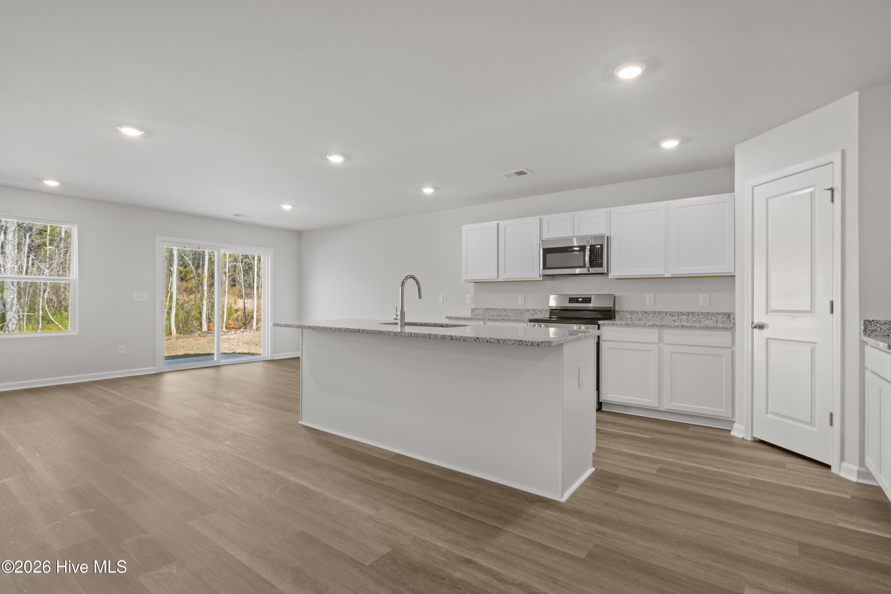 100552114 | Photo 17