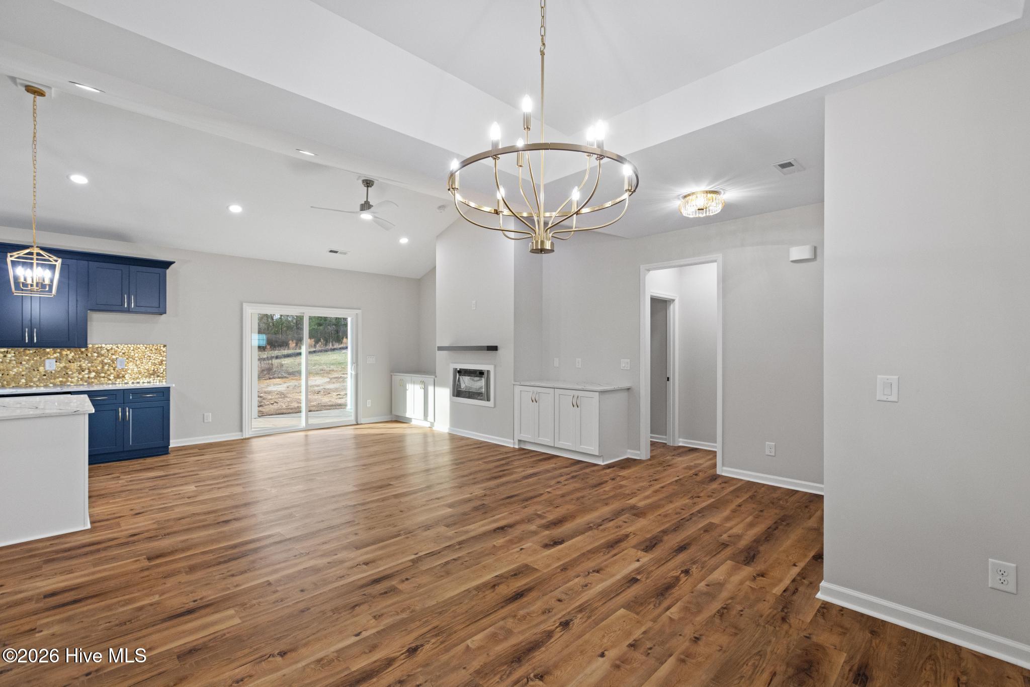 100524843 | Photo 12