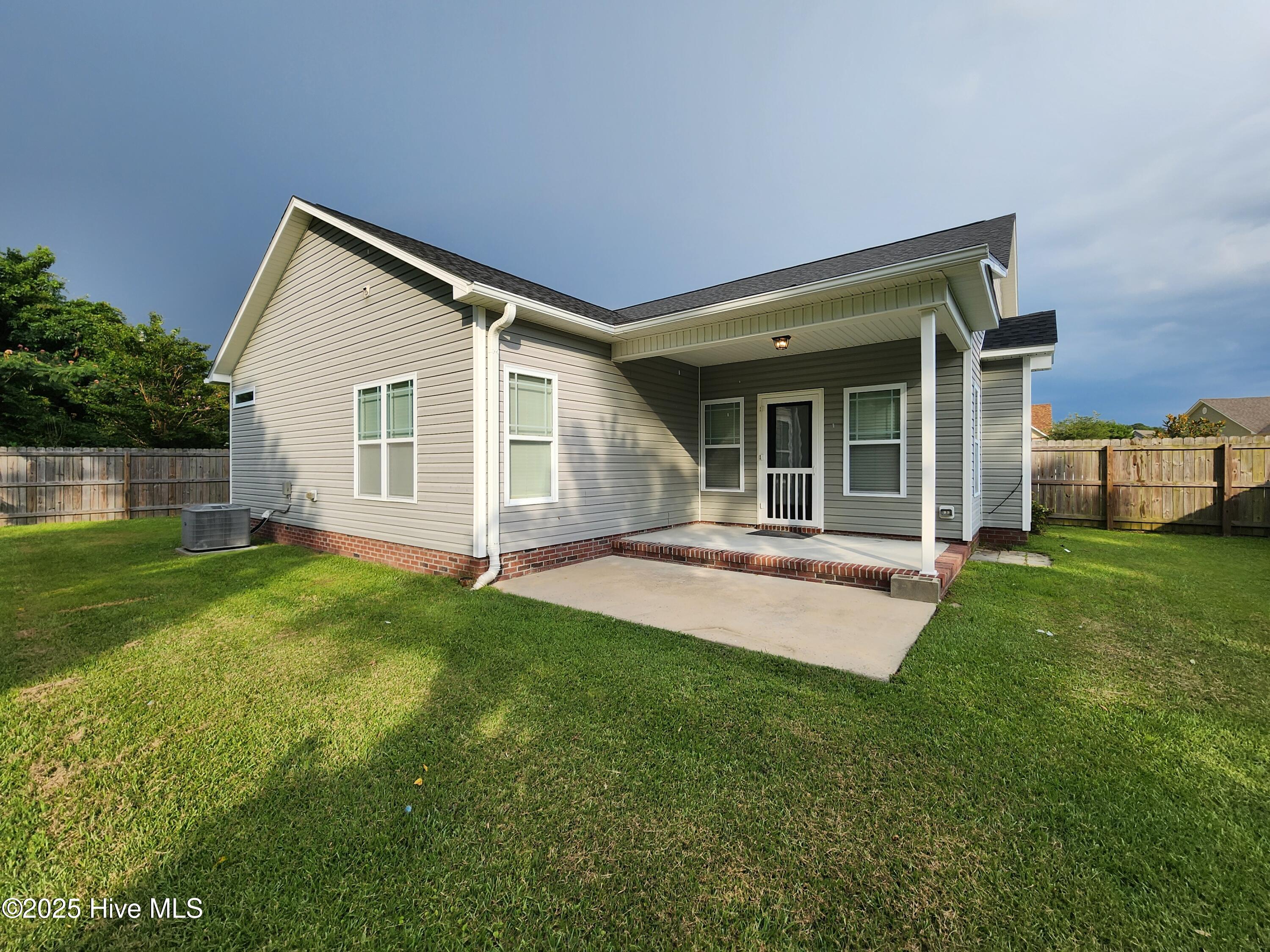 100569156 | Photo 44