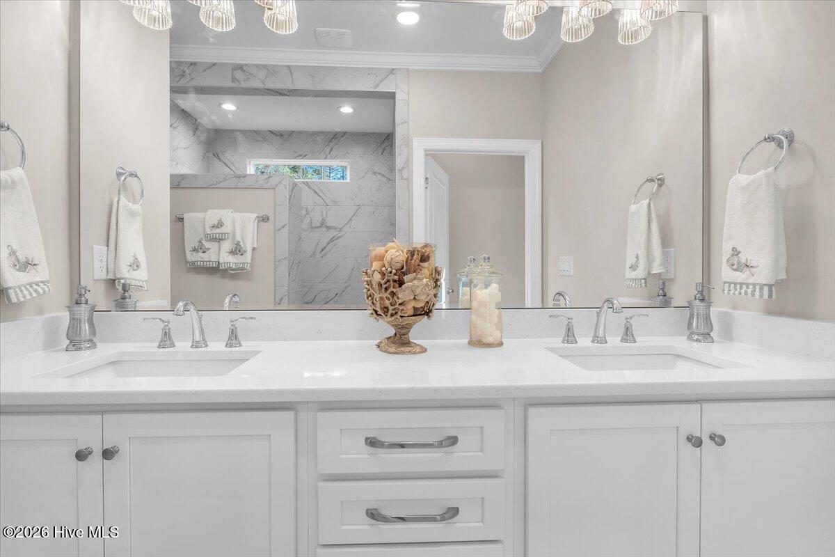 100524155 | Photo 34