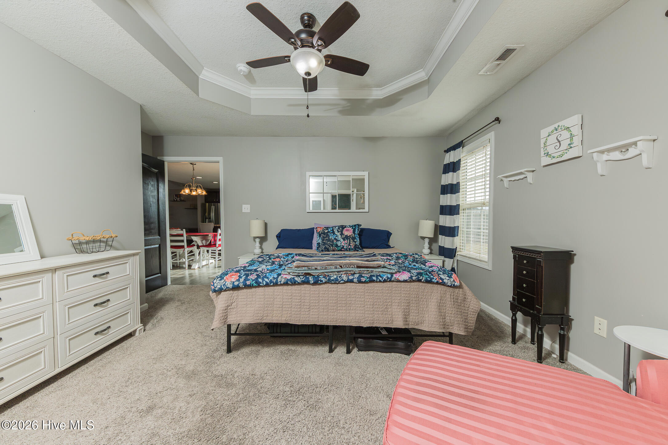 100550736 | Photo 22