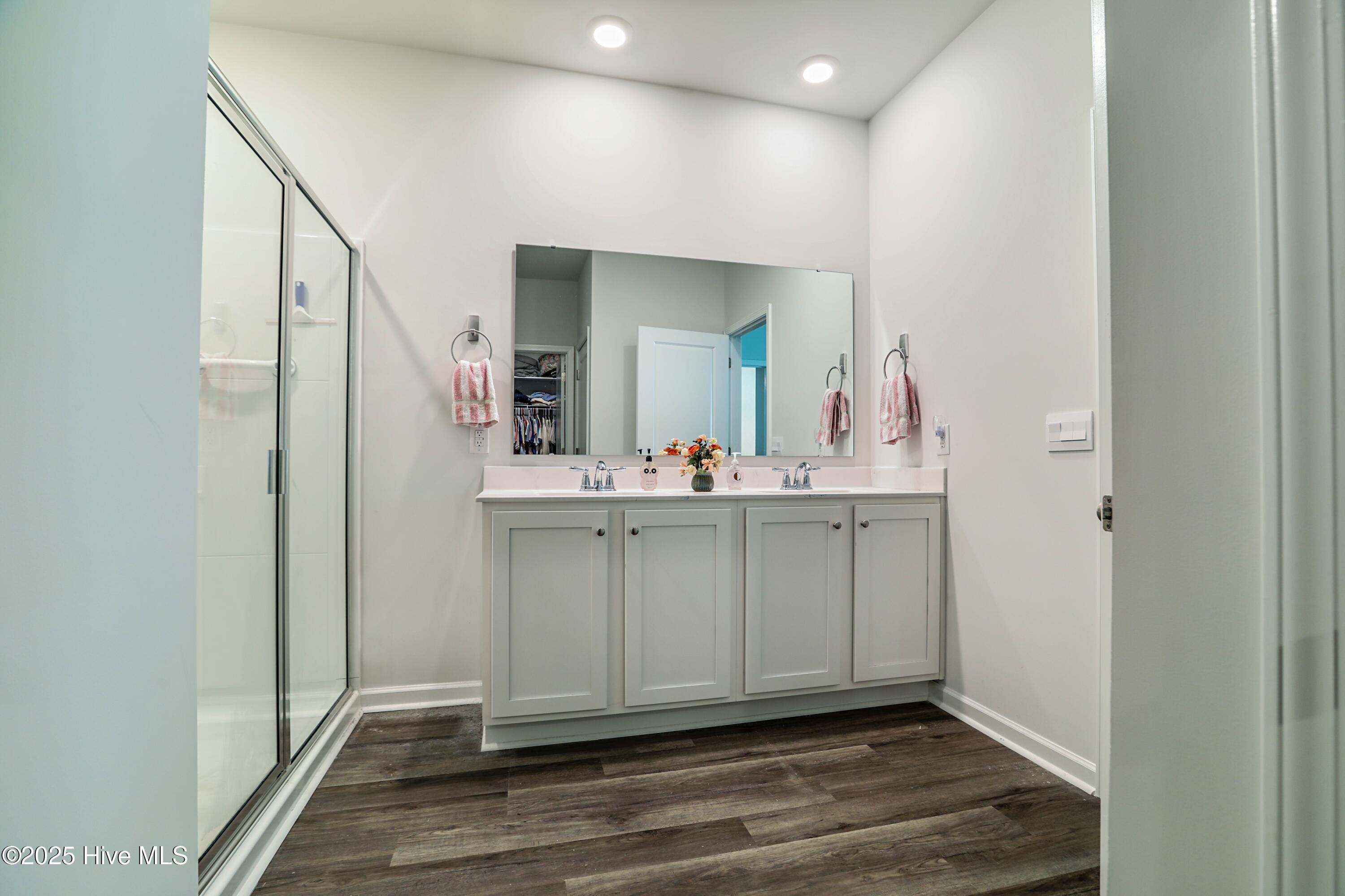 100523851 | Photo 16