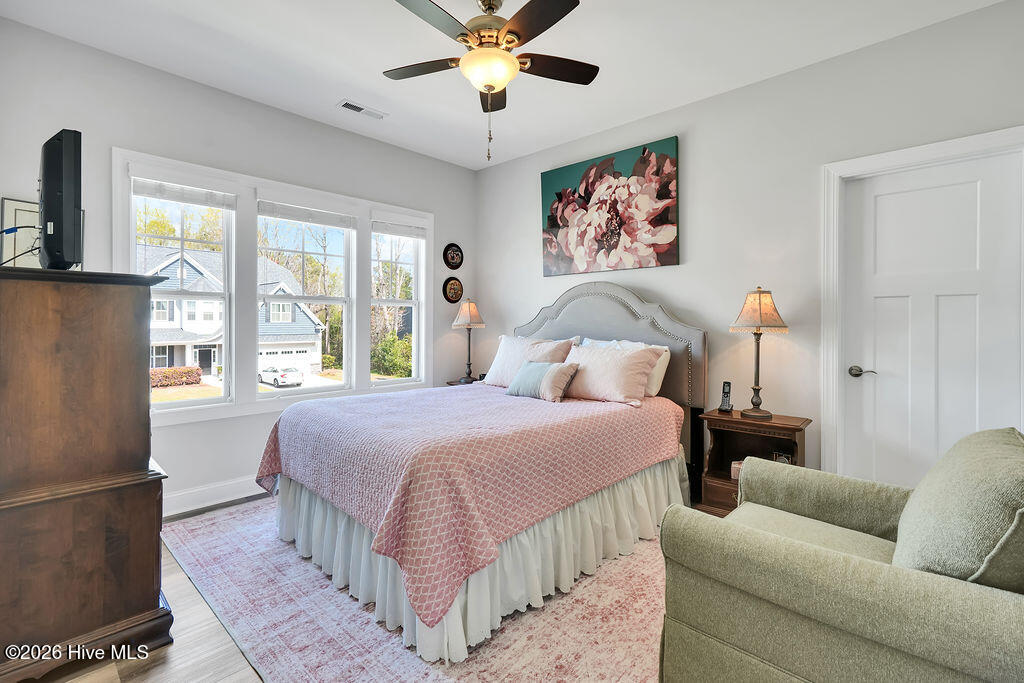 100561587 | Photo 22