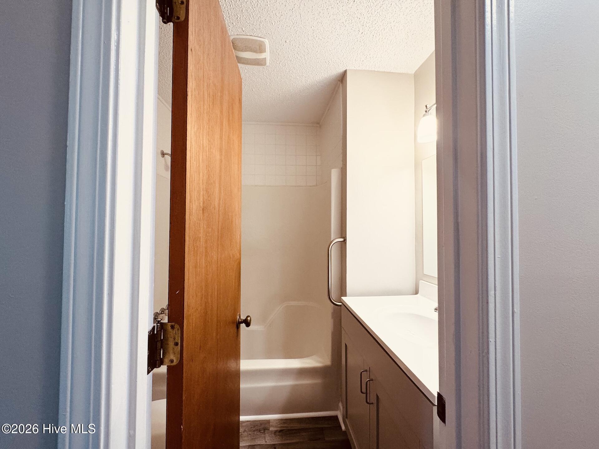 100561695 | Photo 14