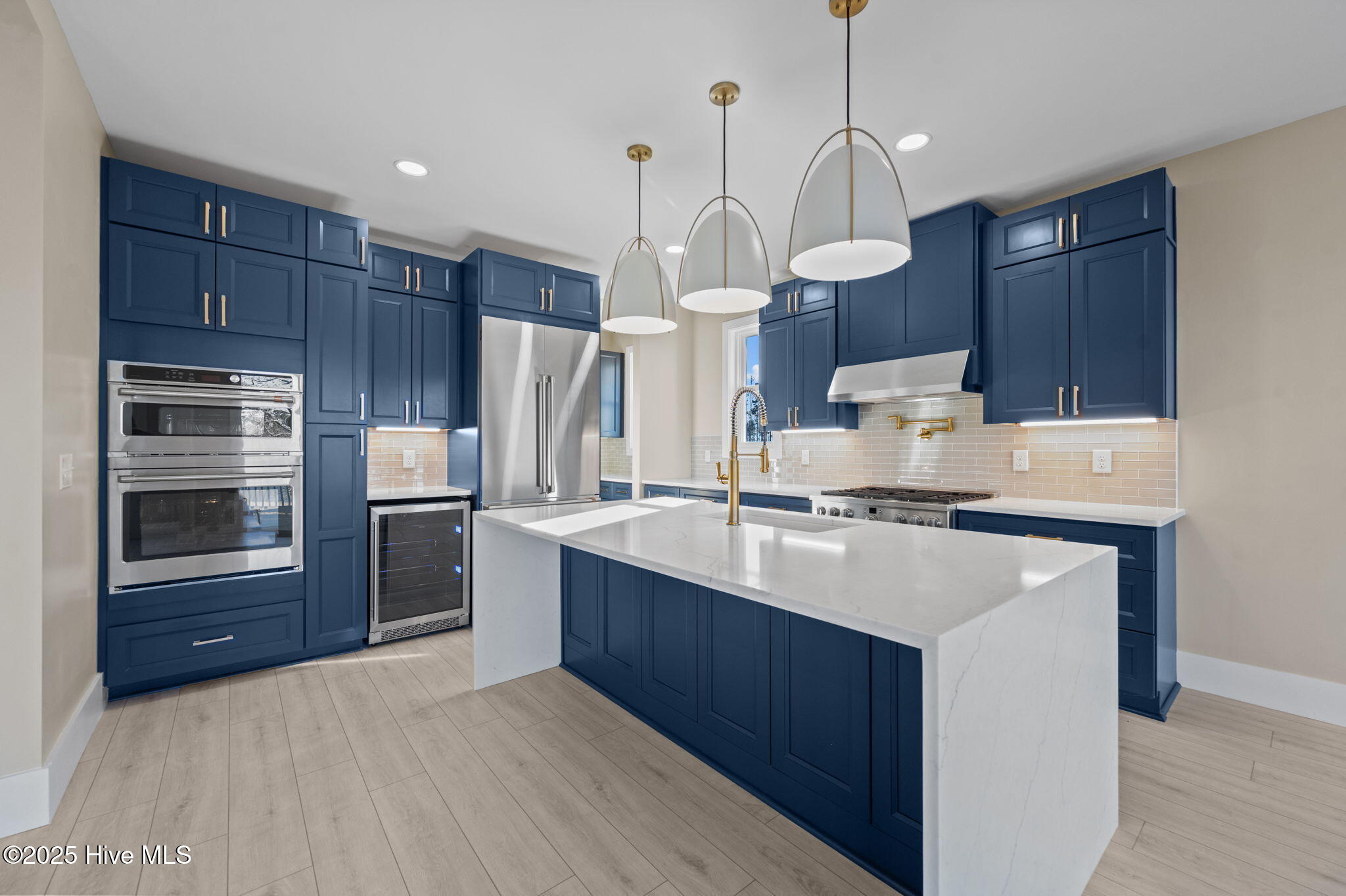 100547090 | Photo 23