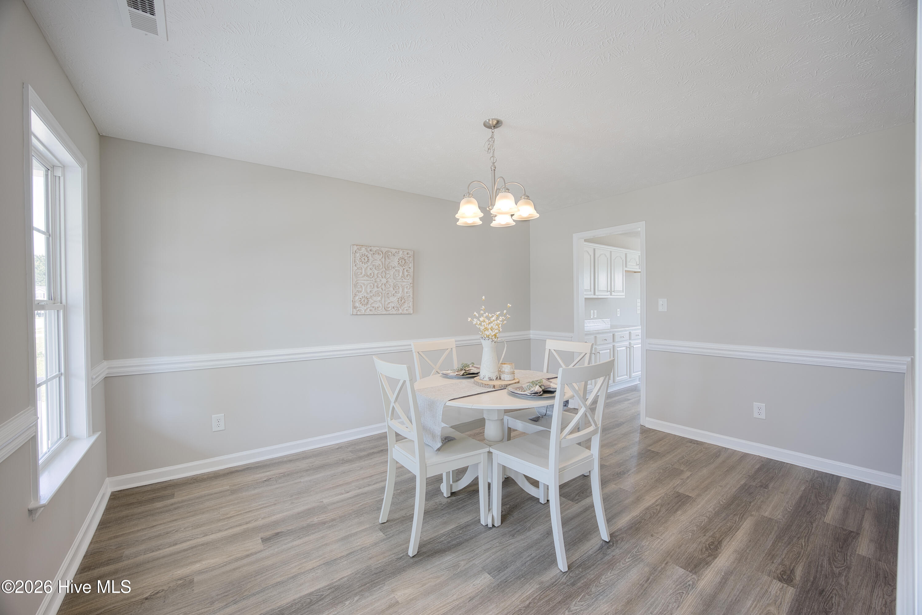 100570249 | Photo 11