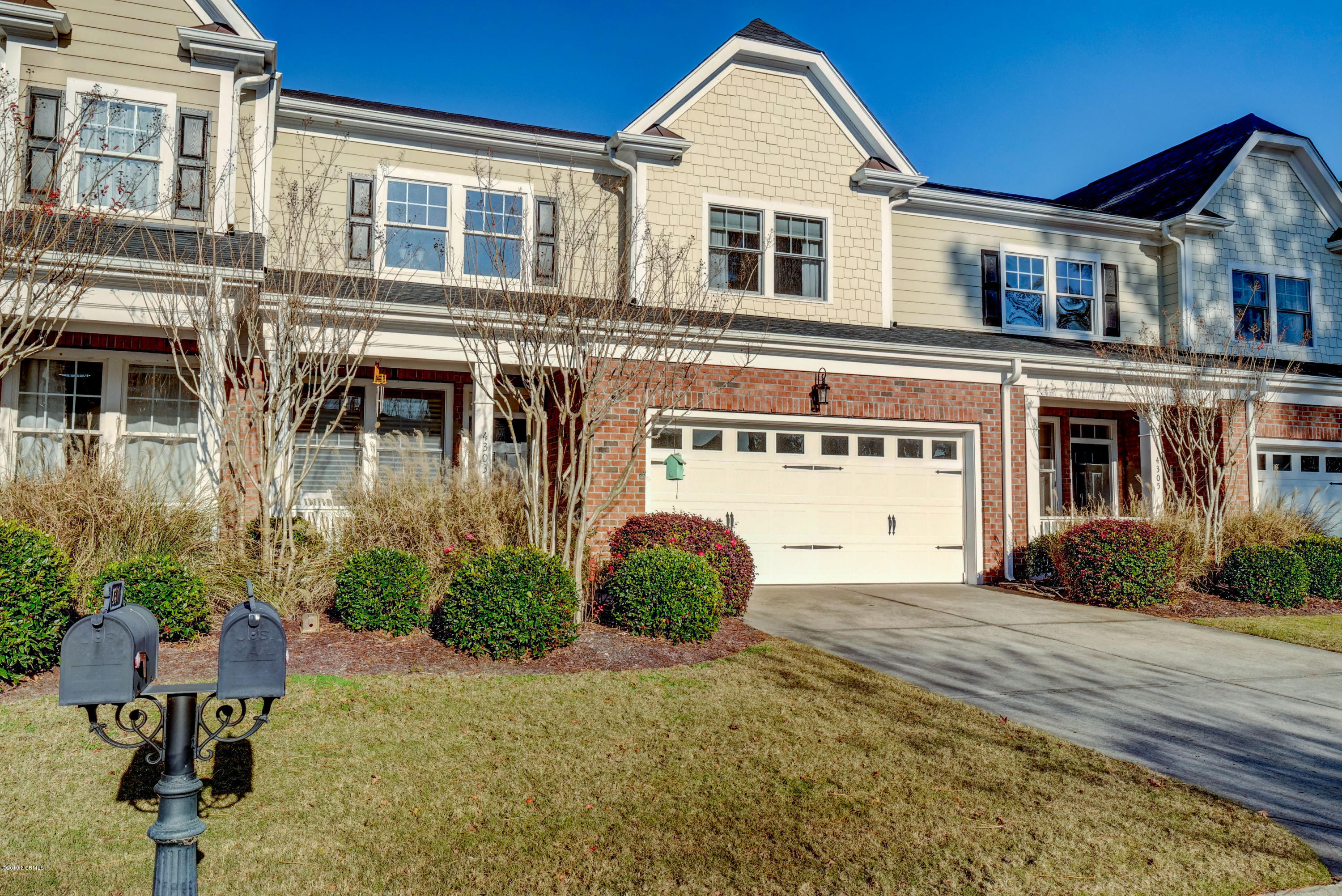 100551569 | Photo 32