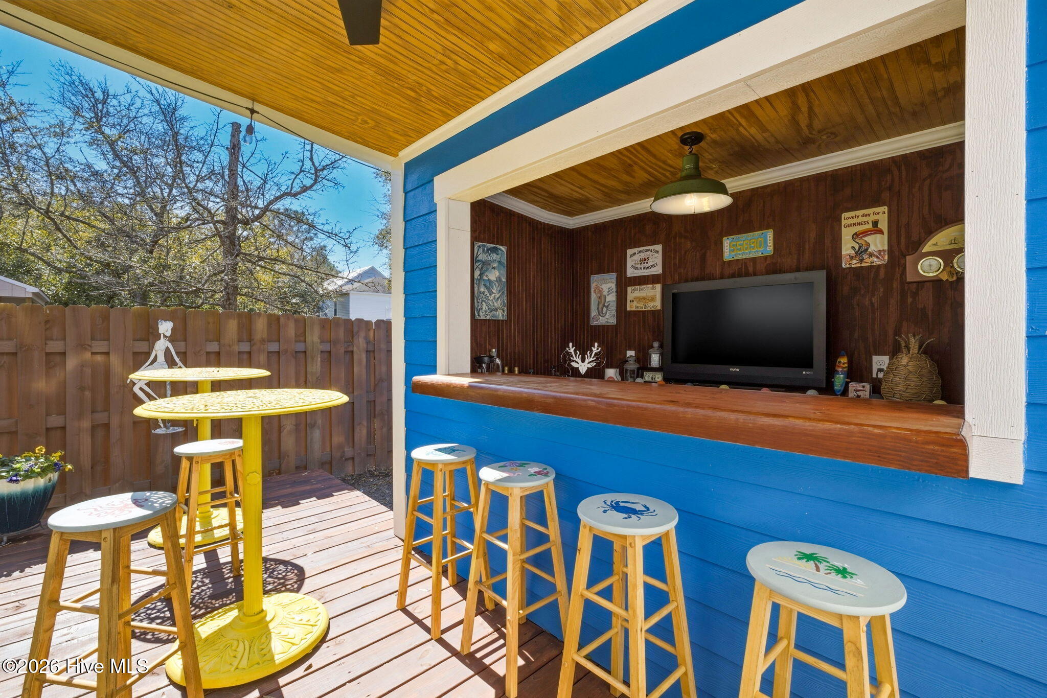 100556182 | Photo 41