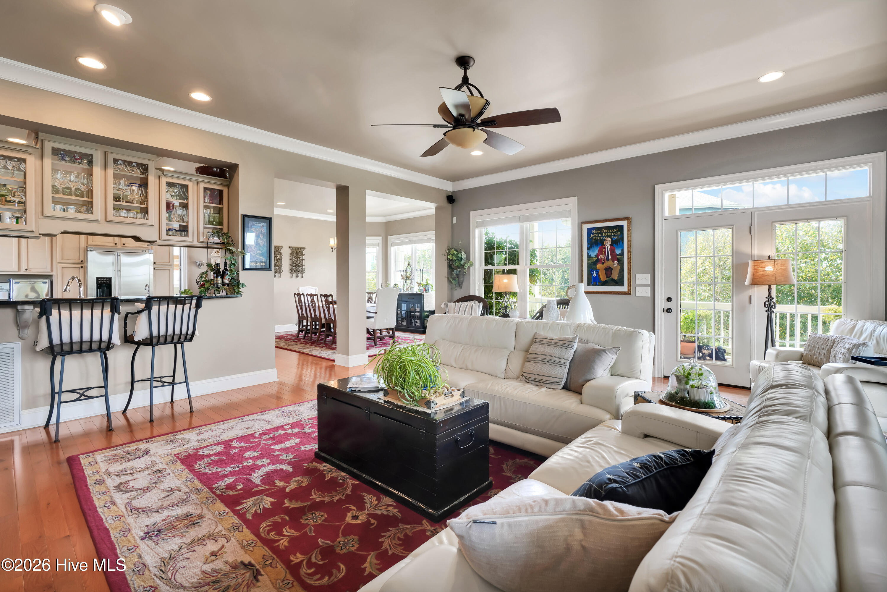 100564861 | Photo 40