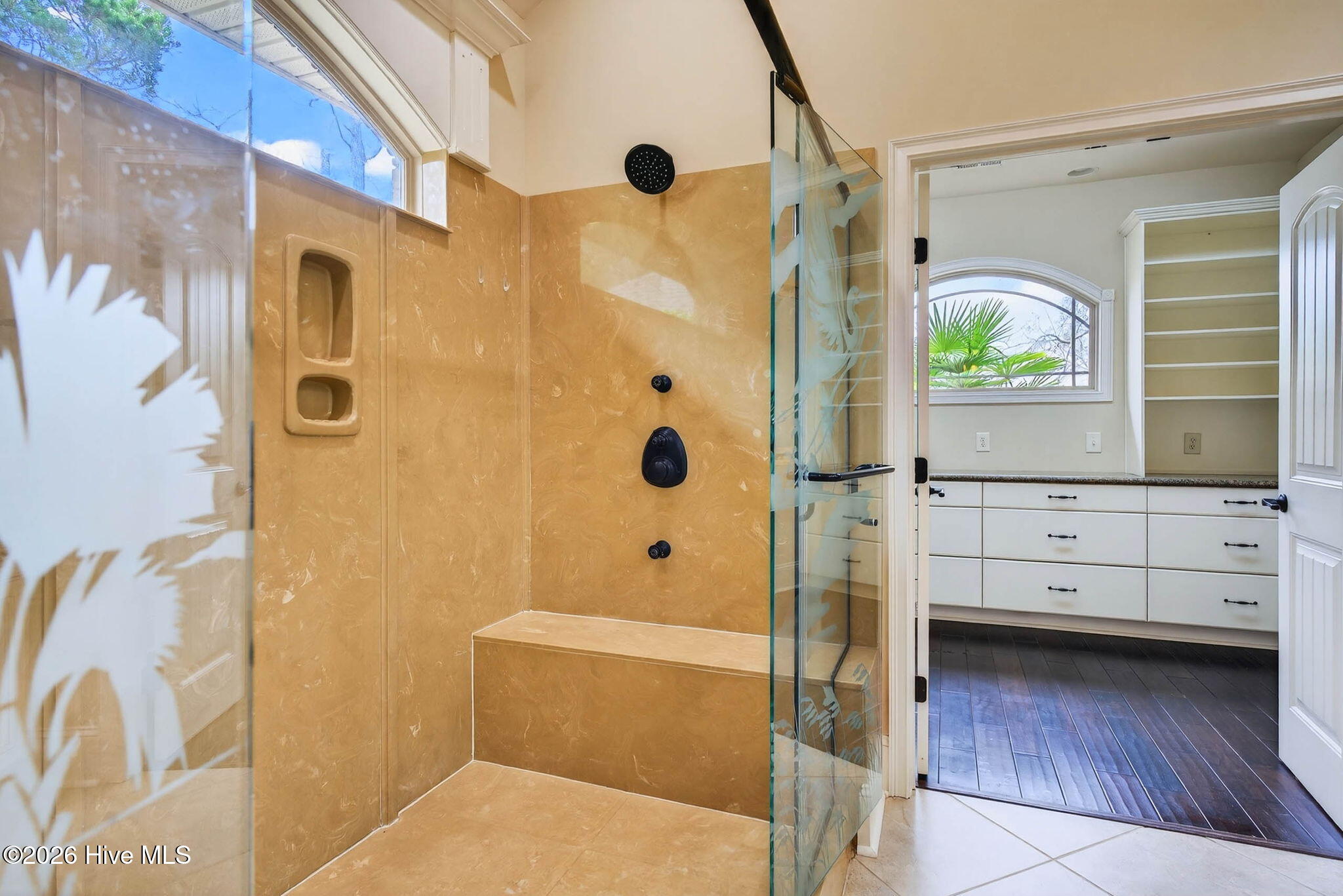 100560240 | Photo 24