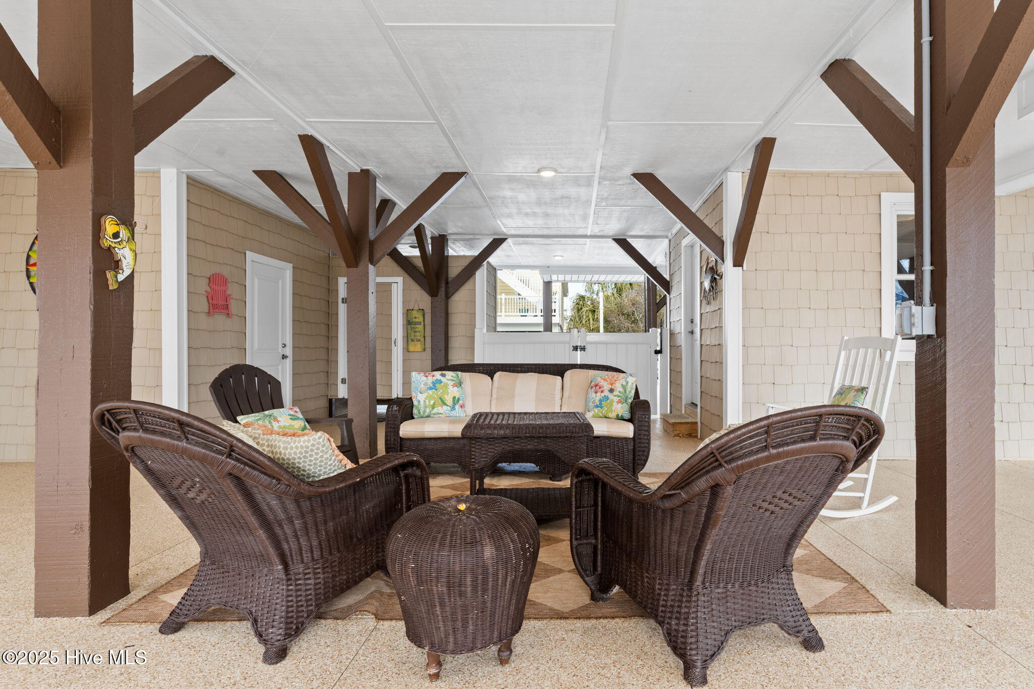 100541677 | Photo 54