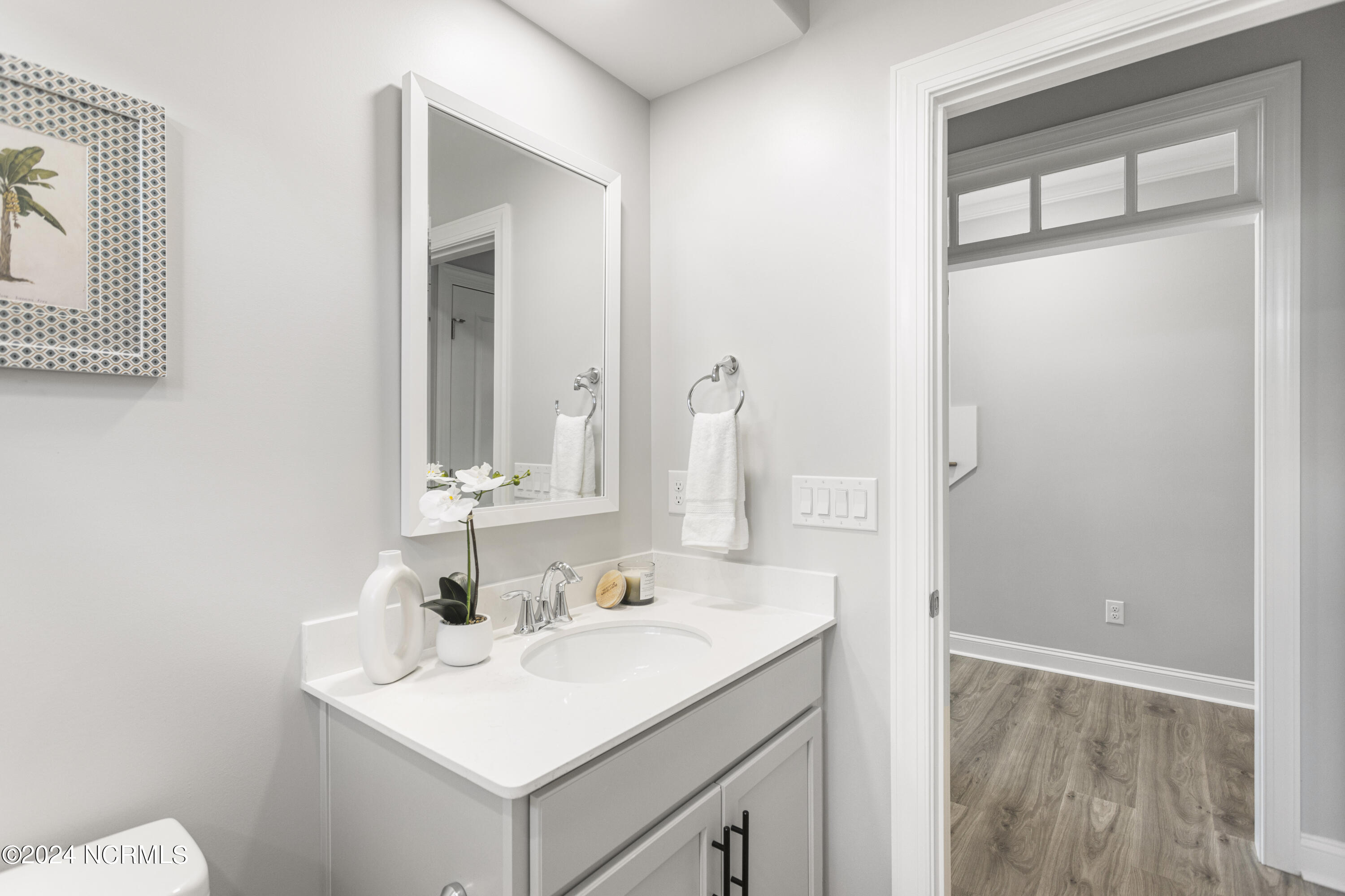 100568554 | Photo 47