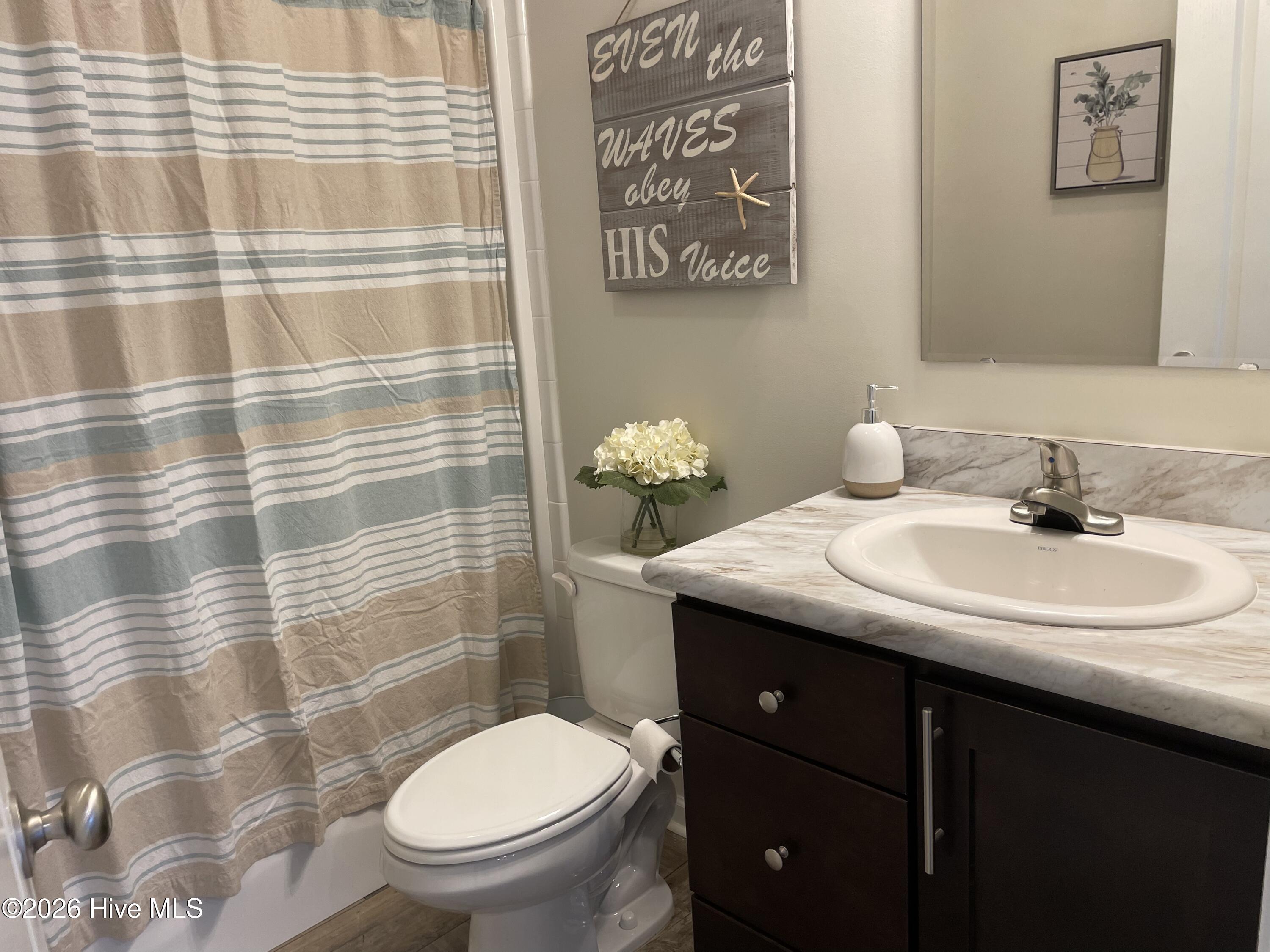 100568375 | Photo 30