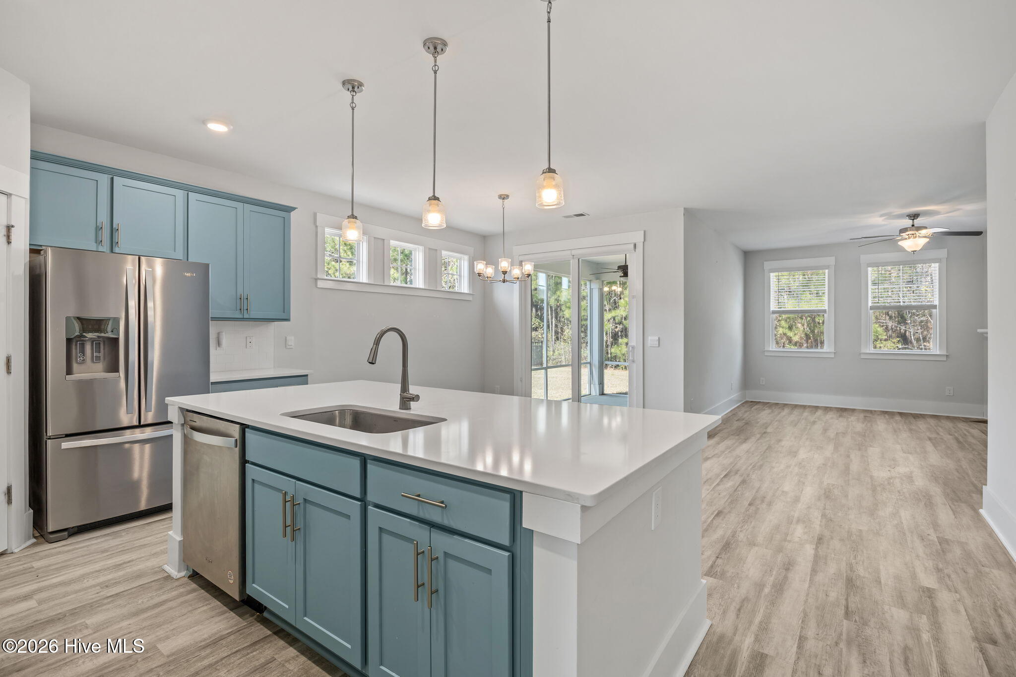 100563130 | Photo 16